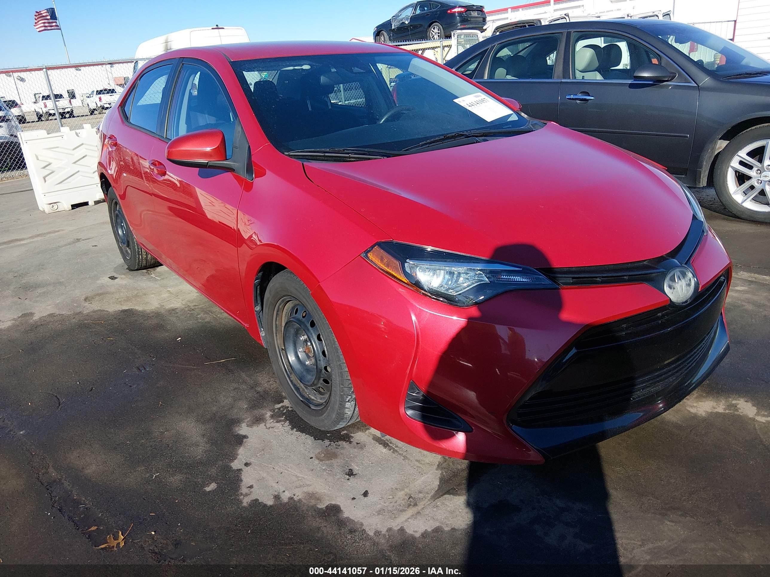 2019 Toyota Corolla LE, VIN 2T1BURHE8KC162887 — Front end