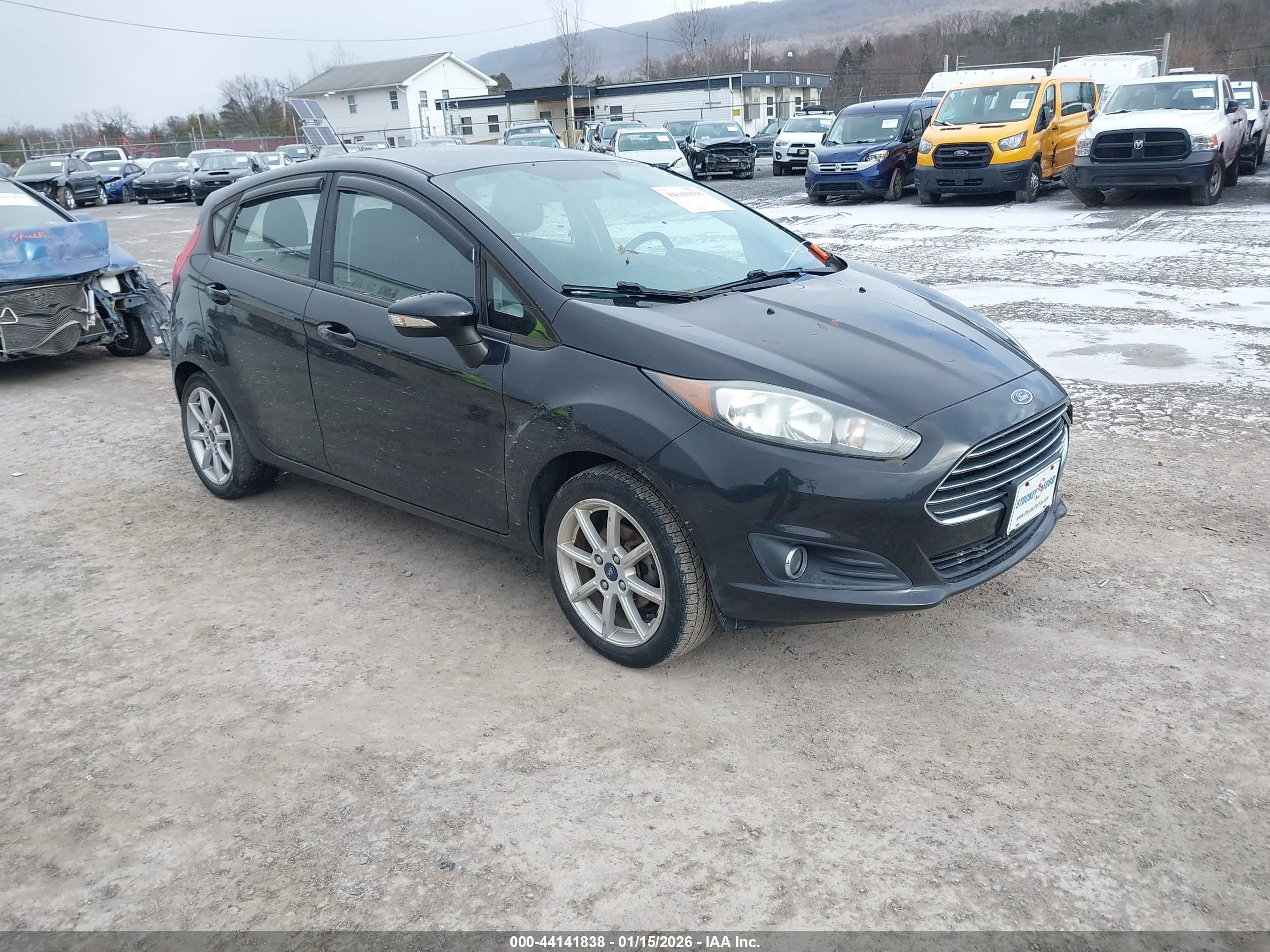 2015 Ford Fiesta SE, VIN 3FADP4EJ4FM152560 — Rear end