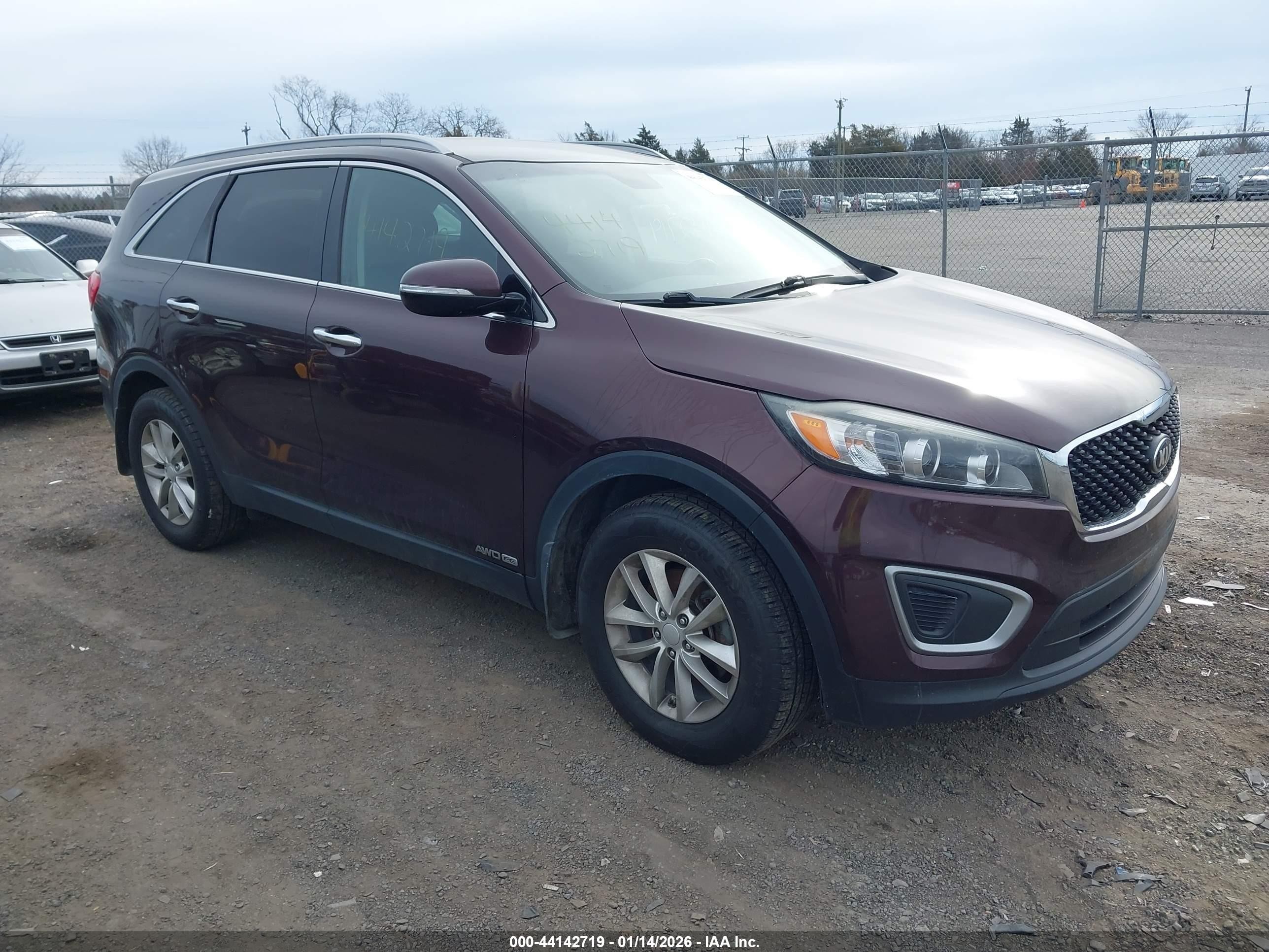 2016 Kia Sorento LX, VIN 5XYPGDA52GG075721 — Front end