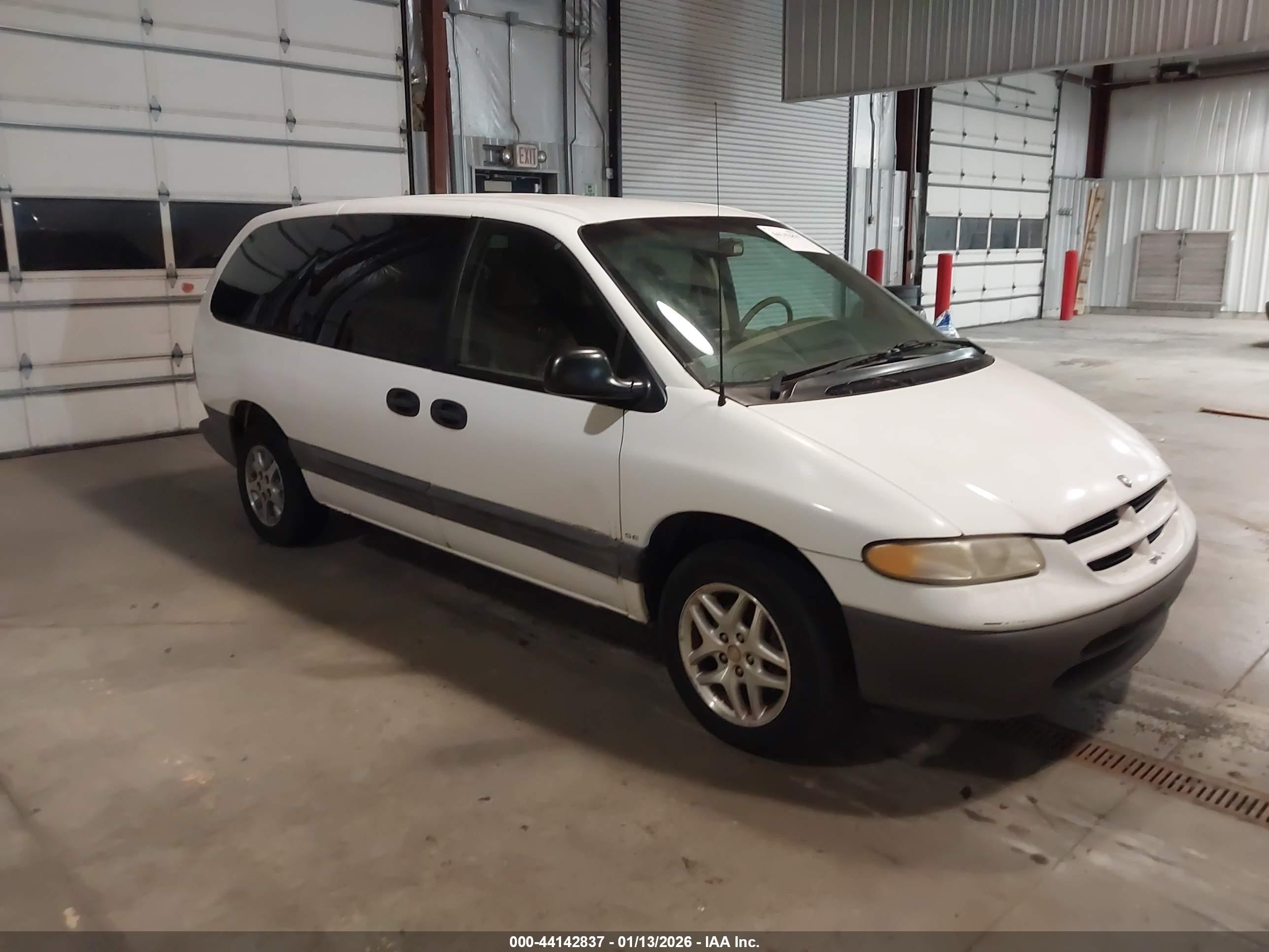 1996 Dodge Caravan SE, VIN 1B4GP44R6TB150632 — Normal wear
