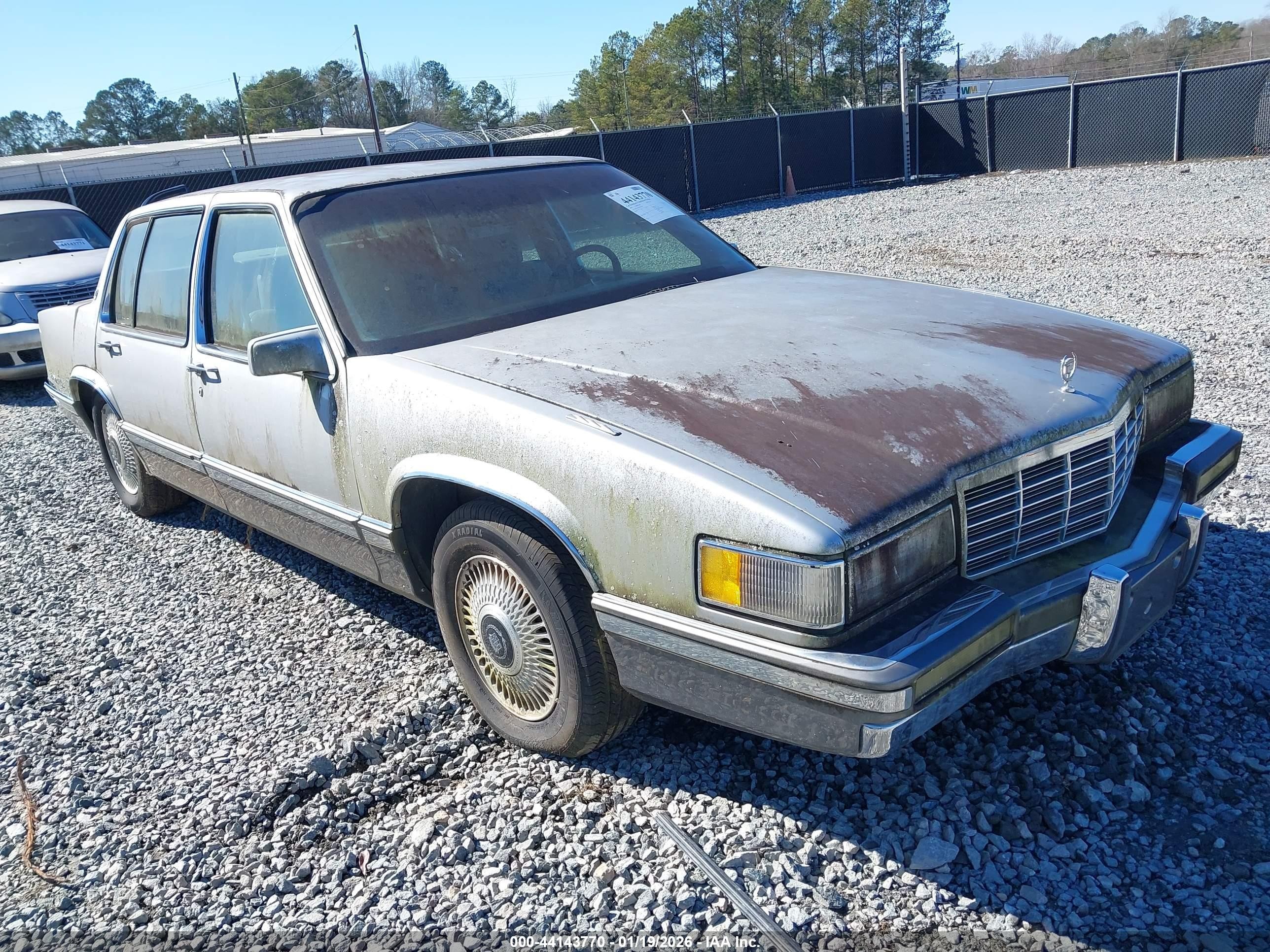 1992 Cadillac DeVille, VIN 1G6CD53B7N4331186 — Бок