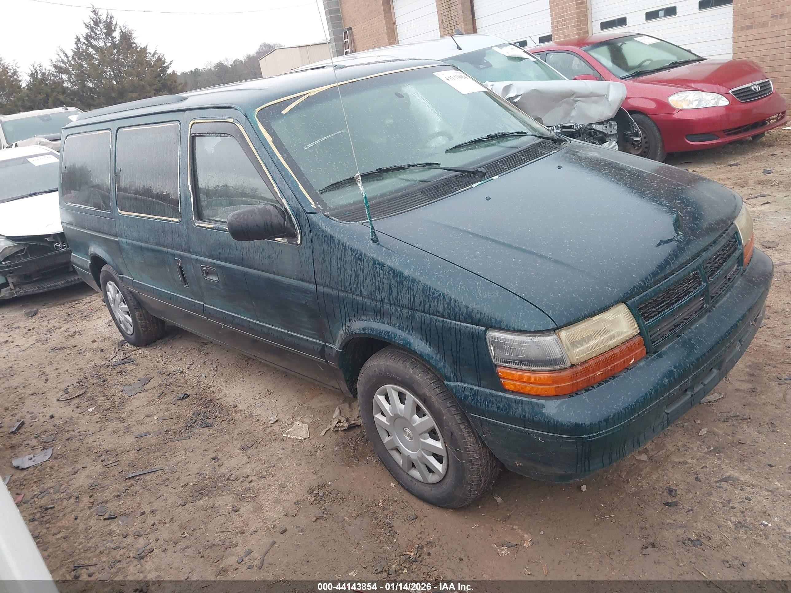 1995 Dodge Caravan Grand SE, VIN 1B4GH44R1SX587940 — Side