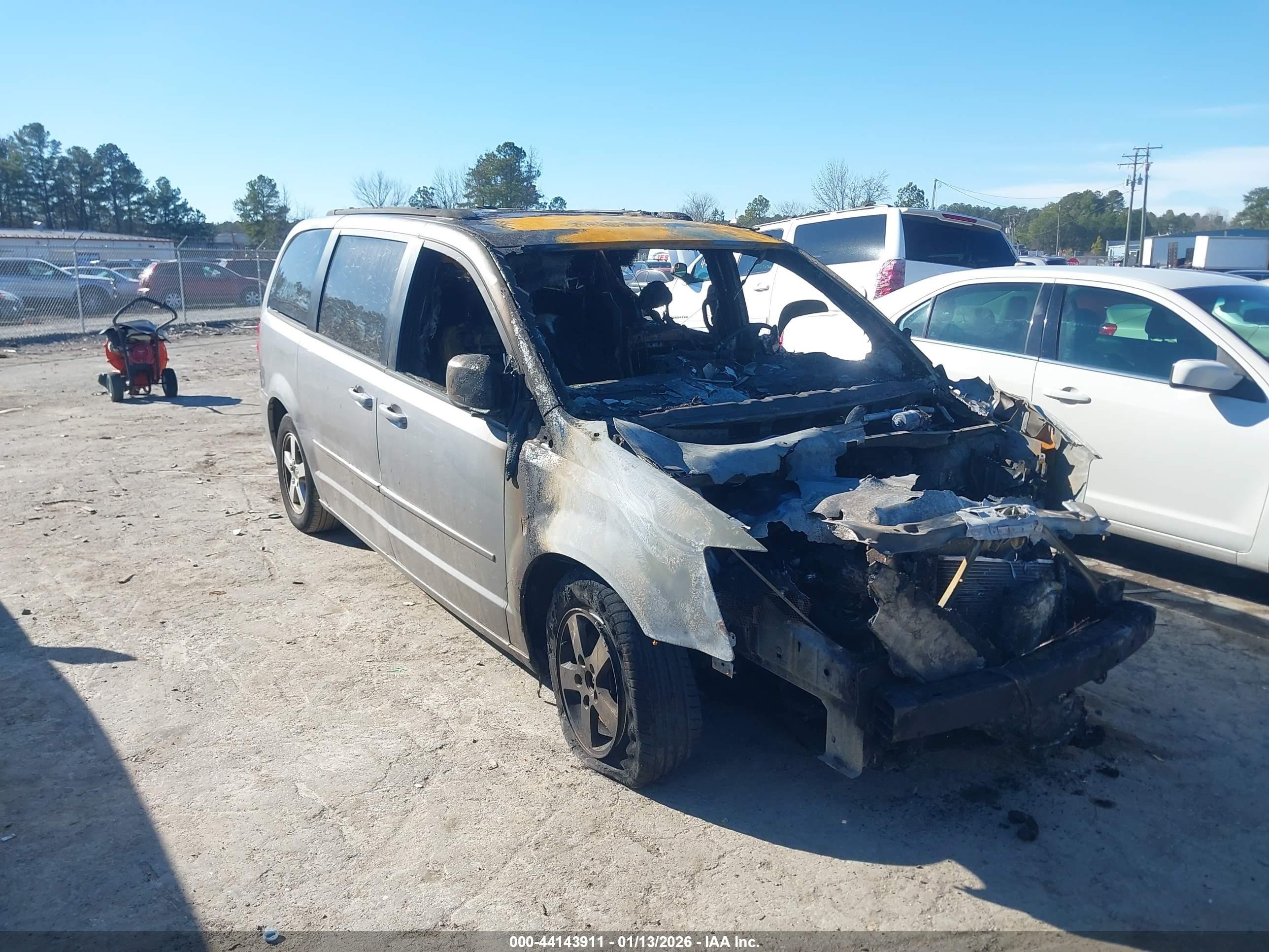 2013 Dodge Grand Caravan SXT, VIN 2C4RDGCG9DR548670 — Interior fire