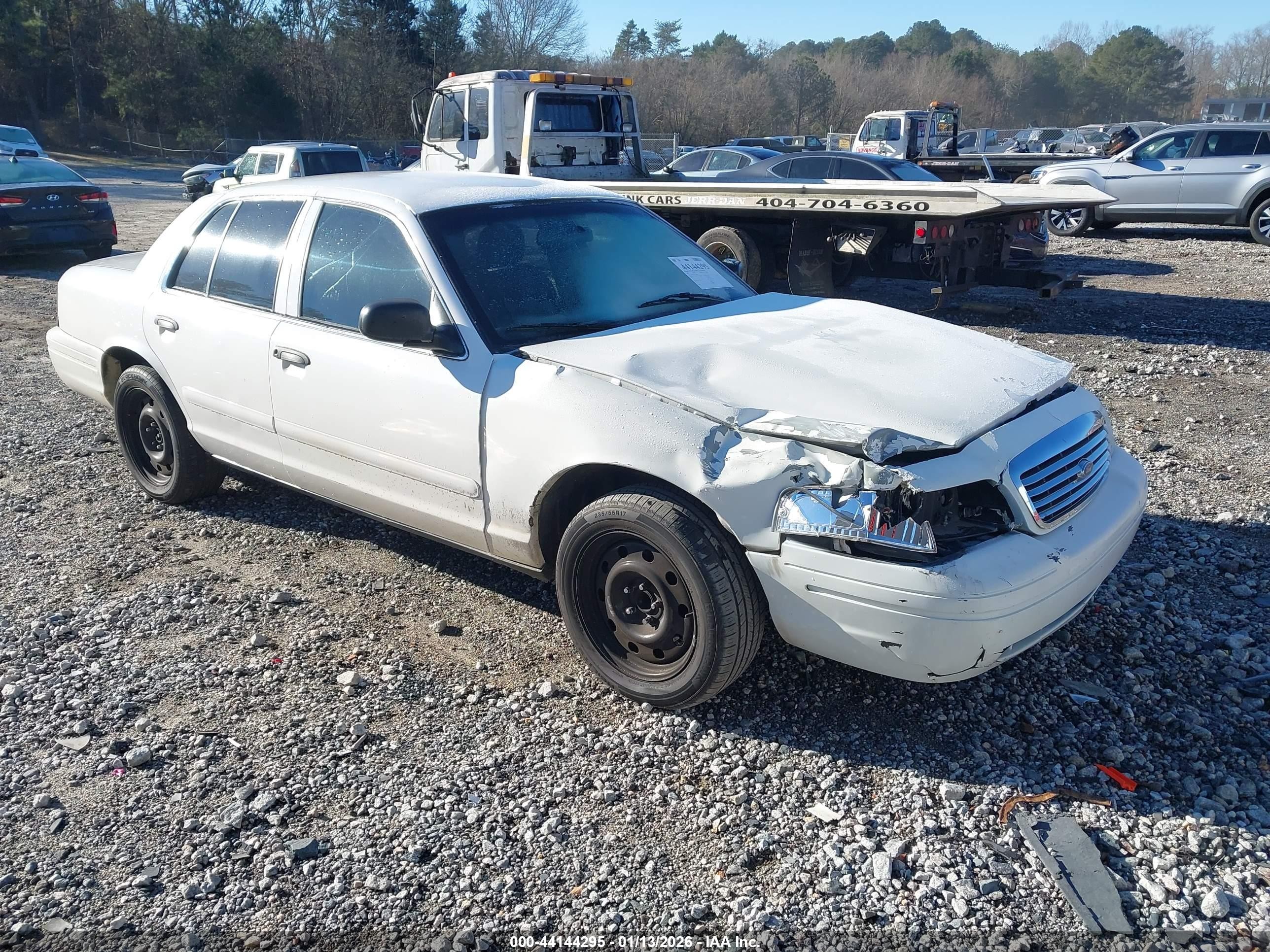 2003 Ford Police Interceptor Street Appear, VIN 2FAFP71WX3X174655 — Front end