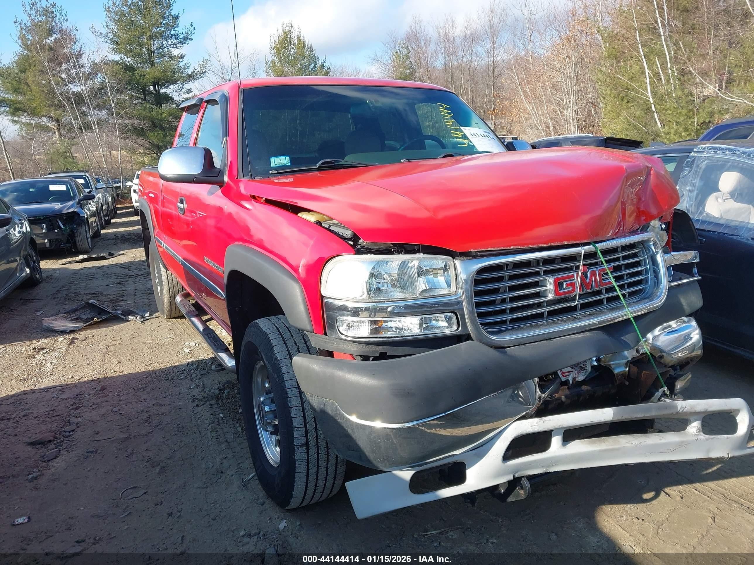 2002 GMC Sierra 2500HD SLE, VIN 1GTHK29U92E170958 — Front end