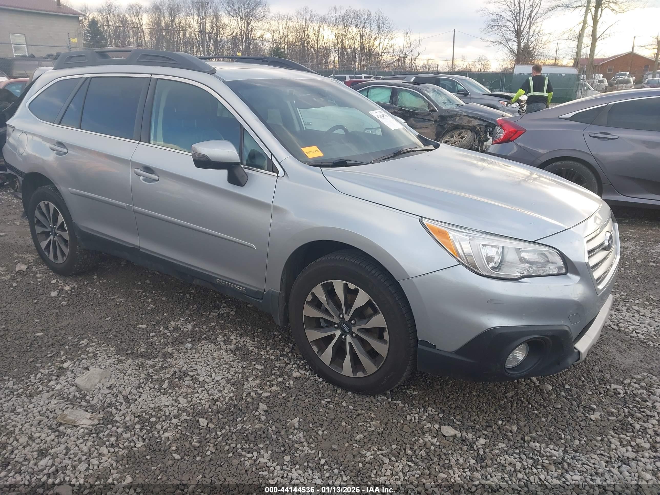 2016 Subaru Outback Limited, VIN 4S4BSBNC0G3238338 — Rear end