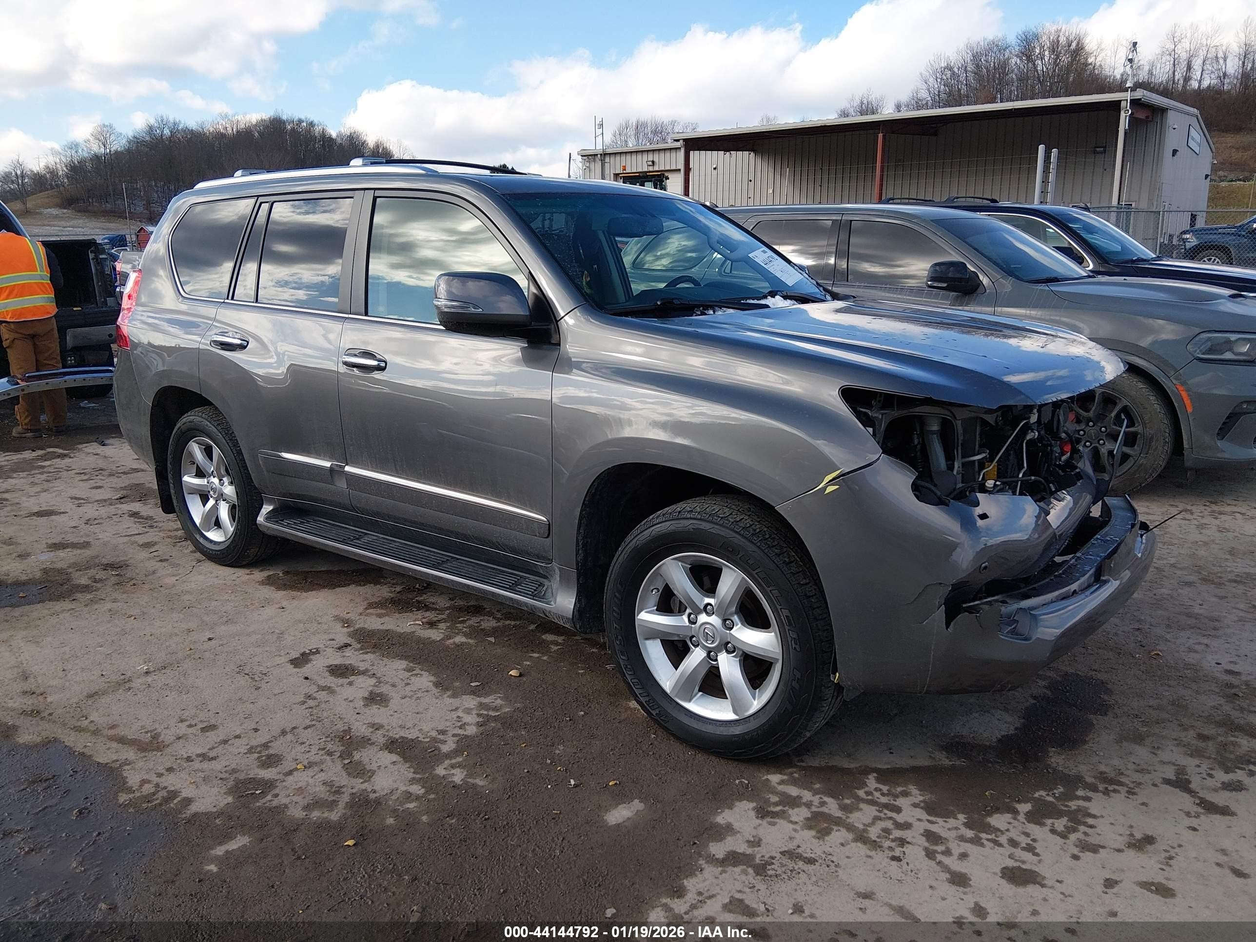 2011 Lexus GX 460 Premium, VIN JTJJM7FX3B5031672 — Front end