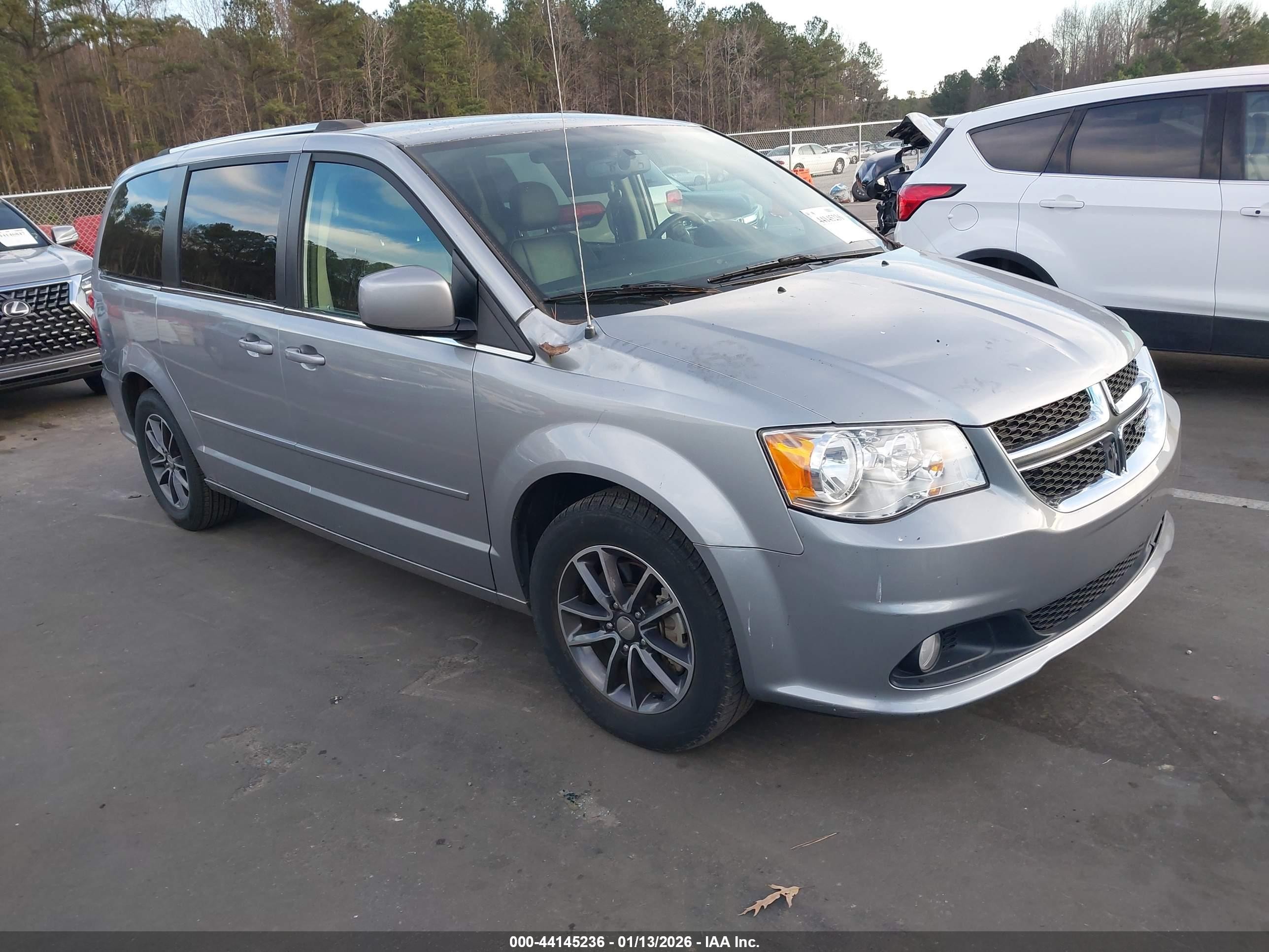 2017 Dodge Grand Caravan SXT, VIN 2C4RDGCG4HR740181 — Стихия