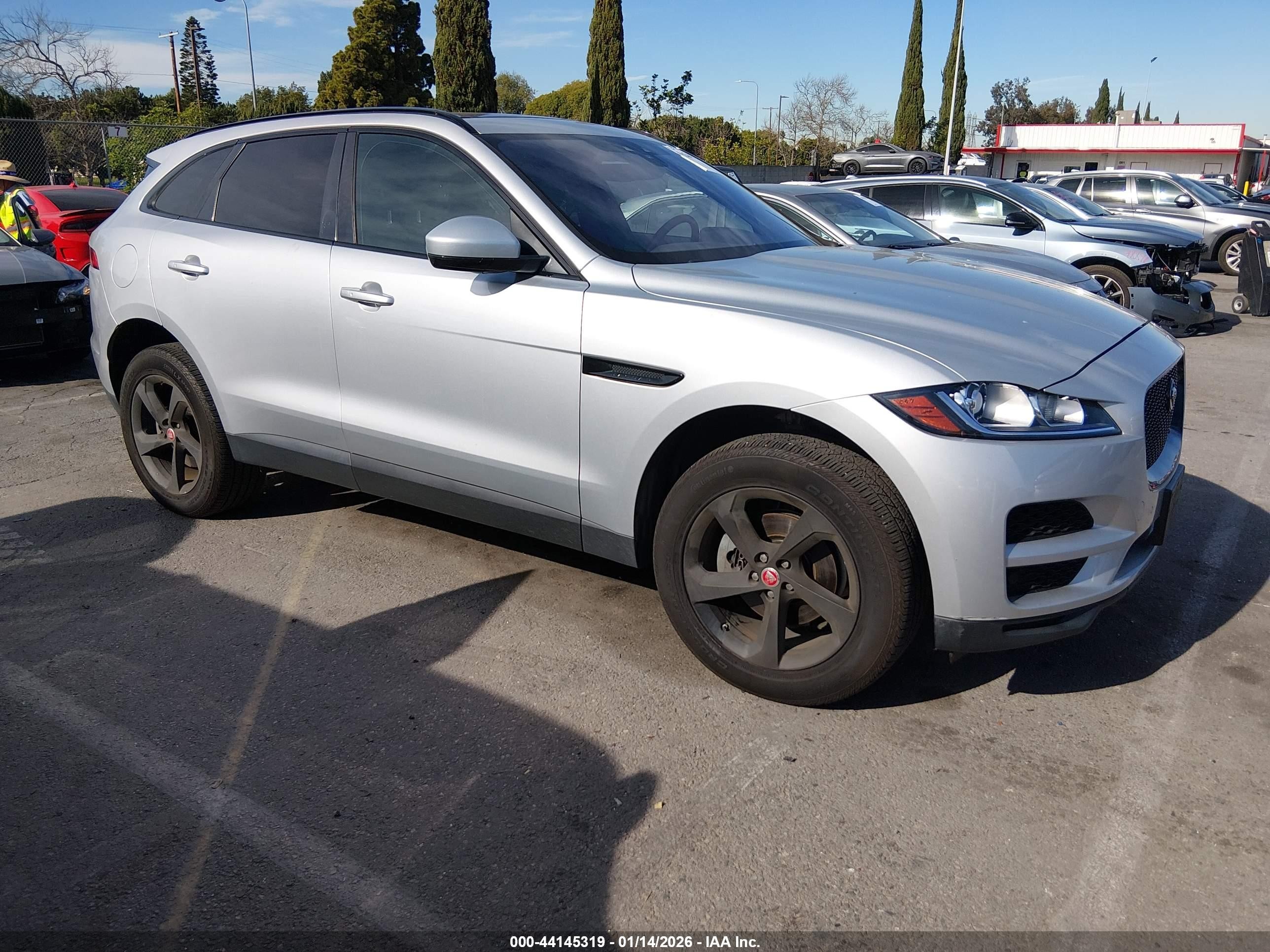 2020 Jaguar F-Pace 25t Premium, VIN SADCJ2FX9LA629821 — Пресная вода
