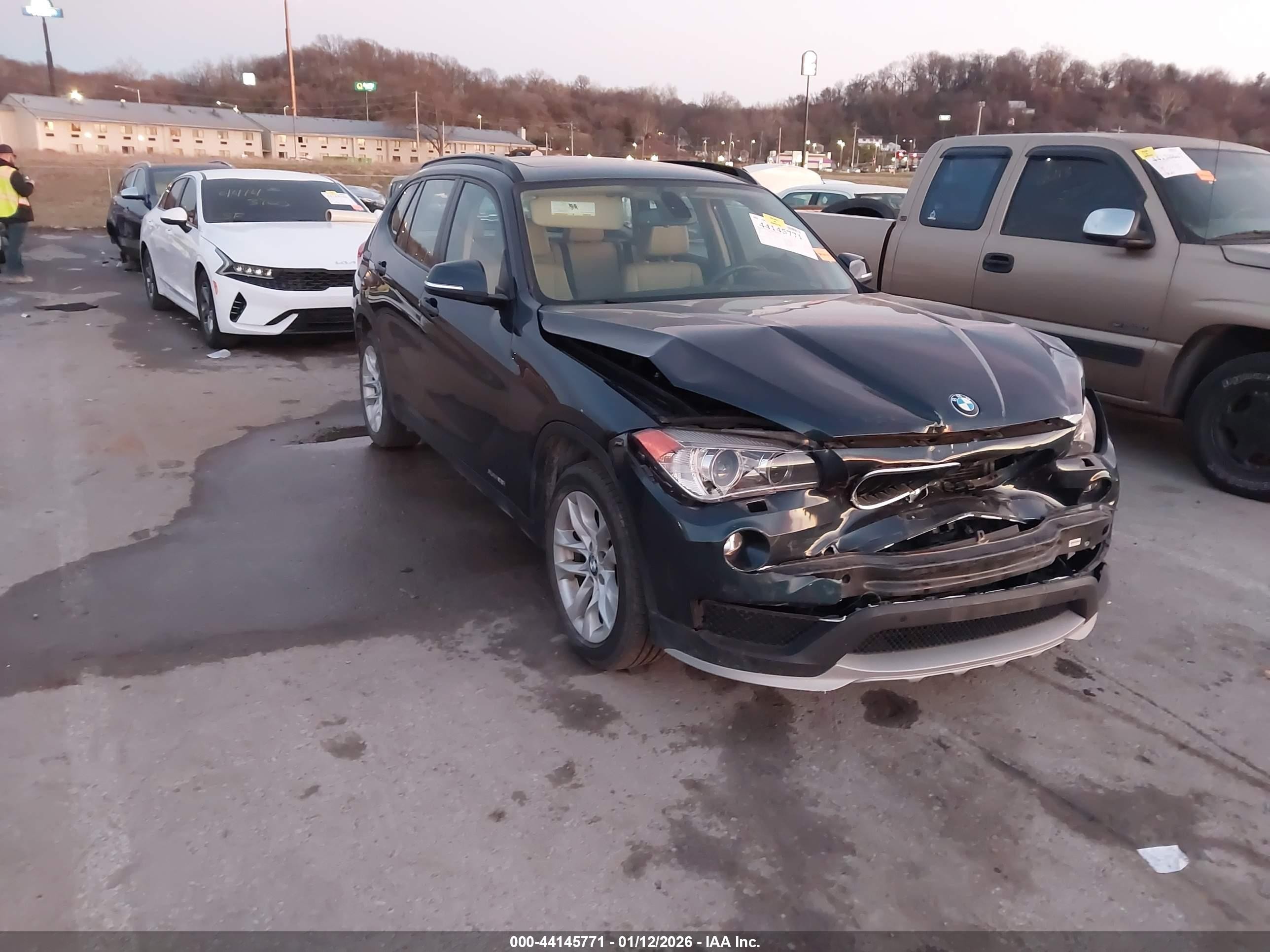 2015 BMW X1 xDrive28i, VIN WBAVL1C50FVY38208 — Front end