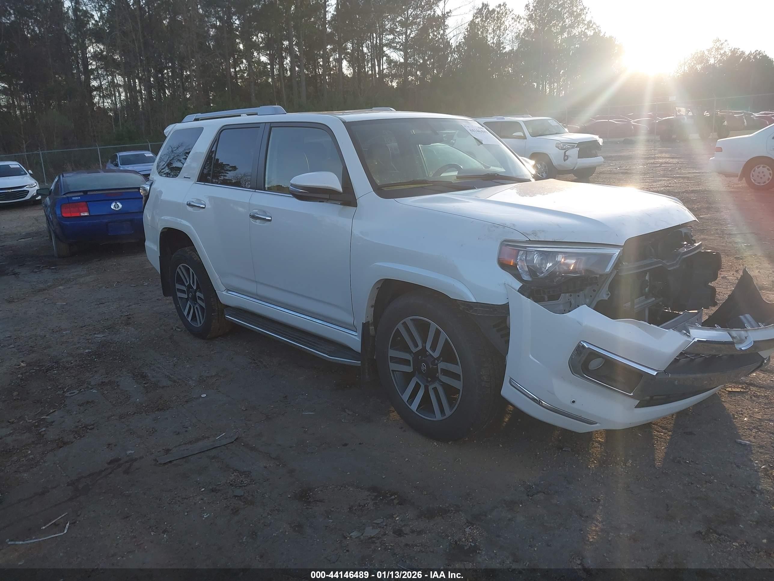 2018 Toyota 4Runner Limited, VIN JTEZU5JR6J5179554 — Front end