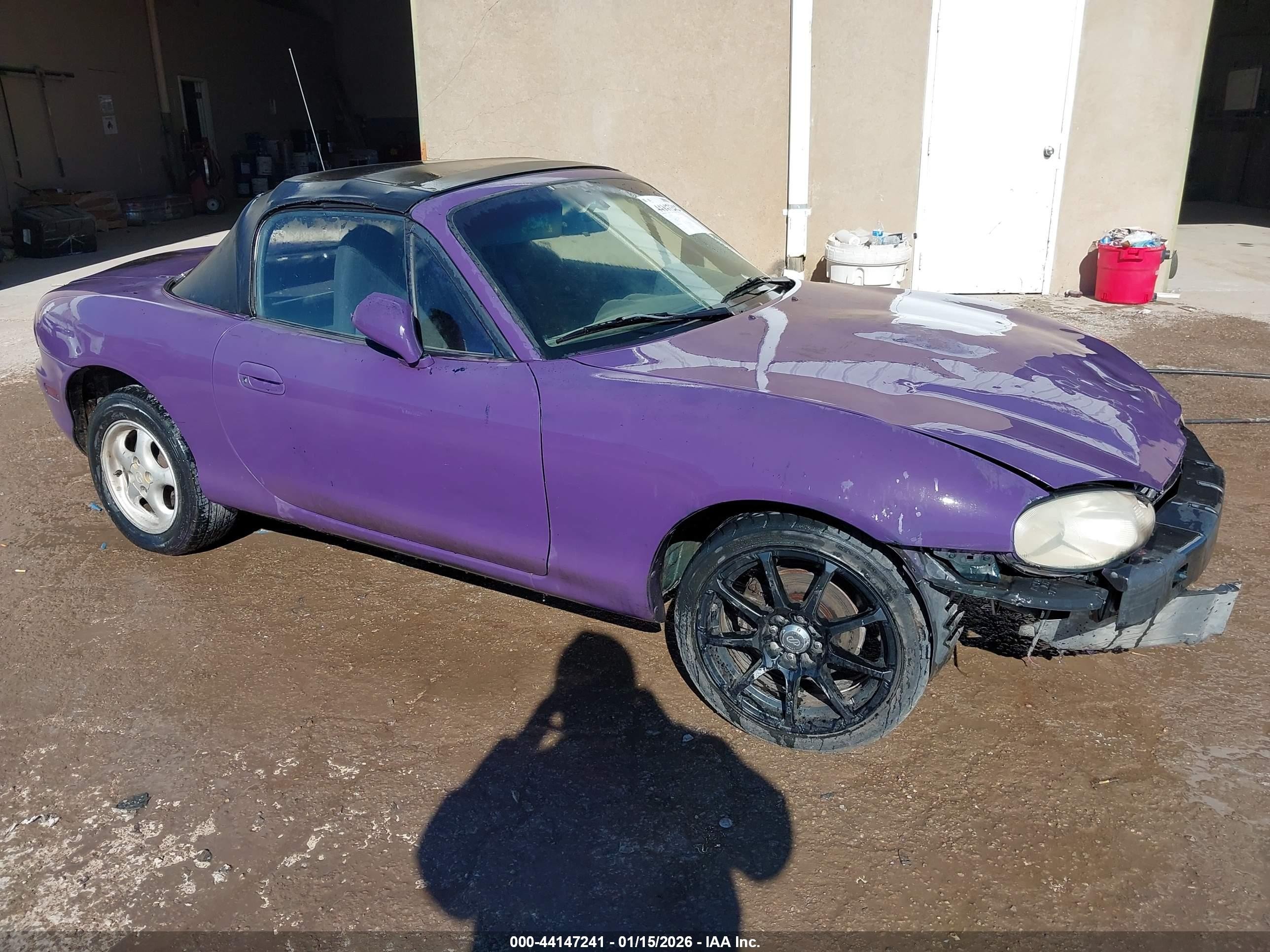 1999 Mazda MX-5 Miata, VIN JM1NB3537X0104077 — Front end