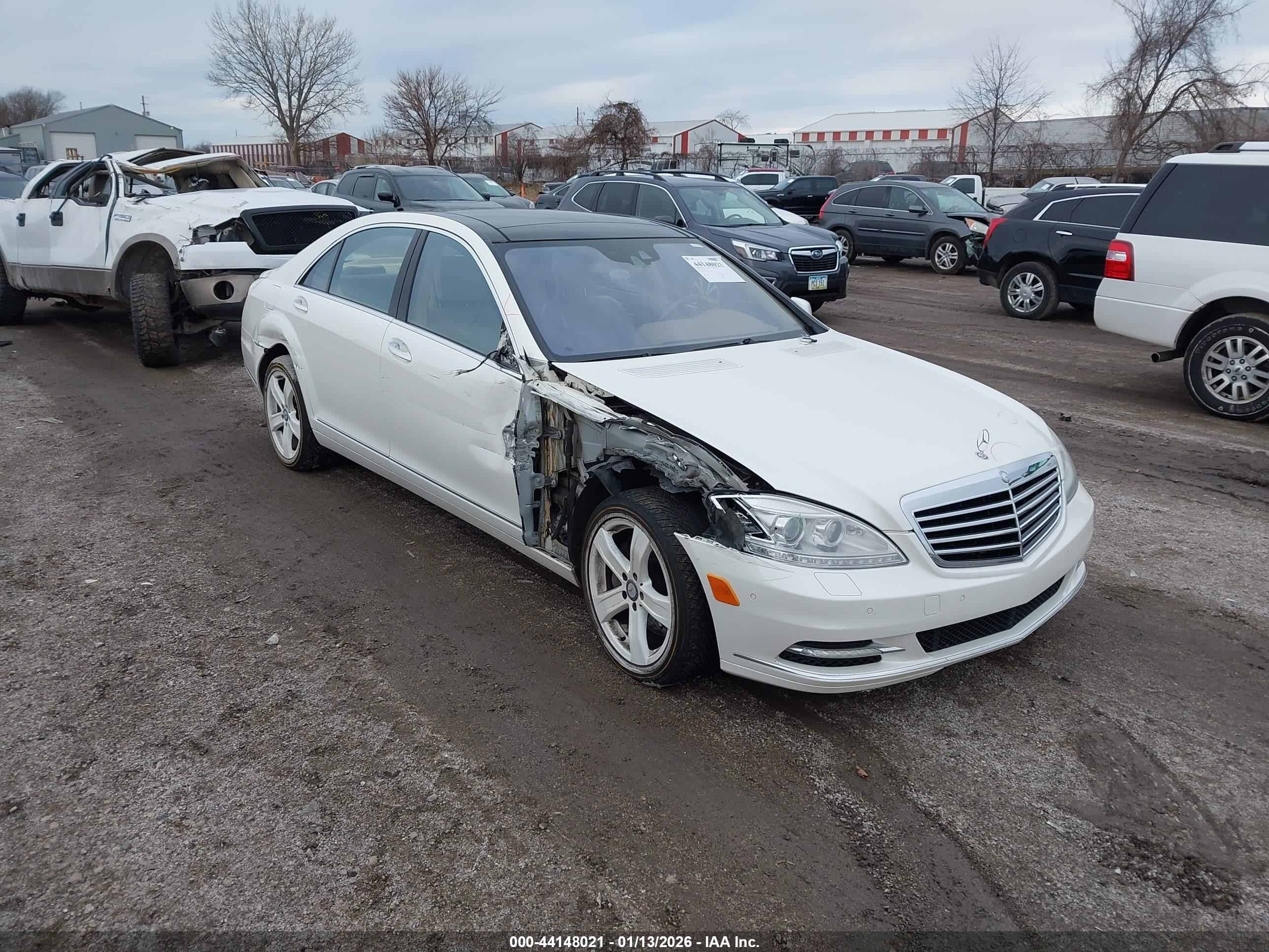 2010 Mercedes-Benz S 550, VIN WDDNG8GB6AA333120 — Side