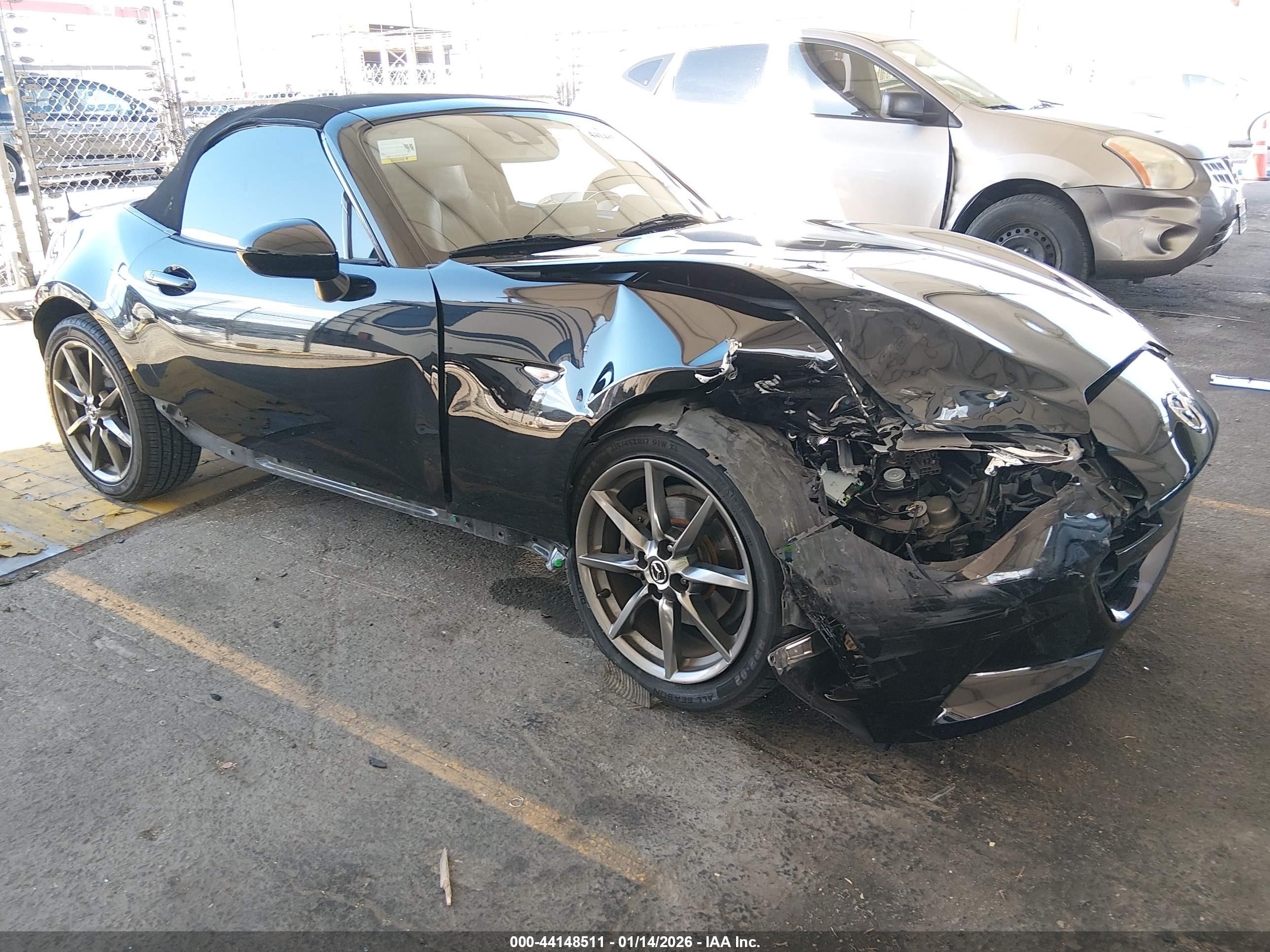 2016 Mazda MX-5 Miata Grand Touring, VIN JM1NDAD77G0101425 — Front end