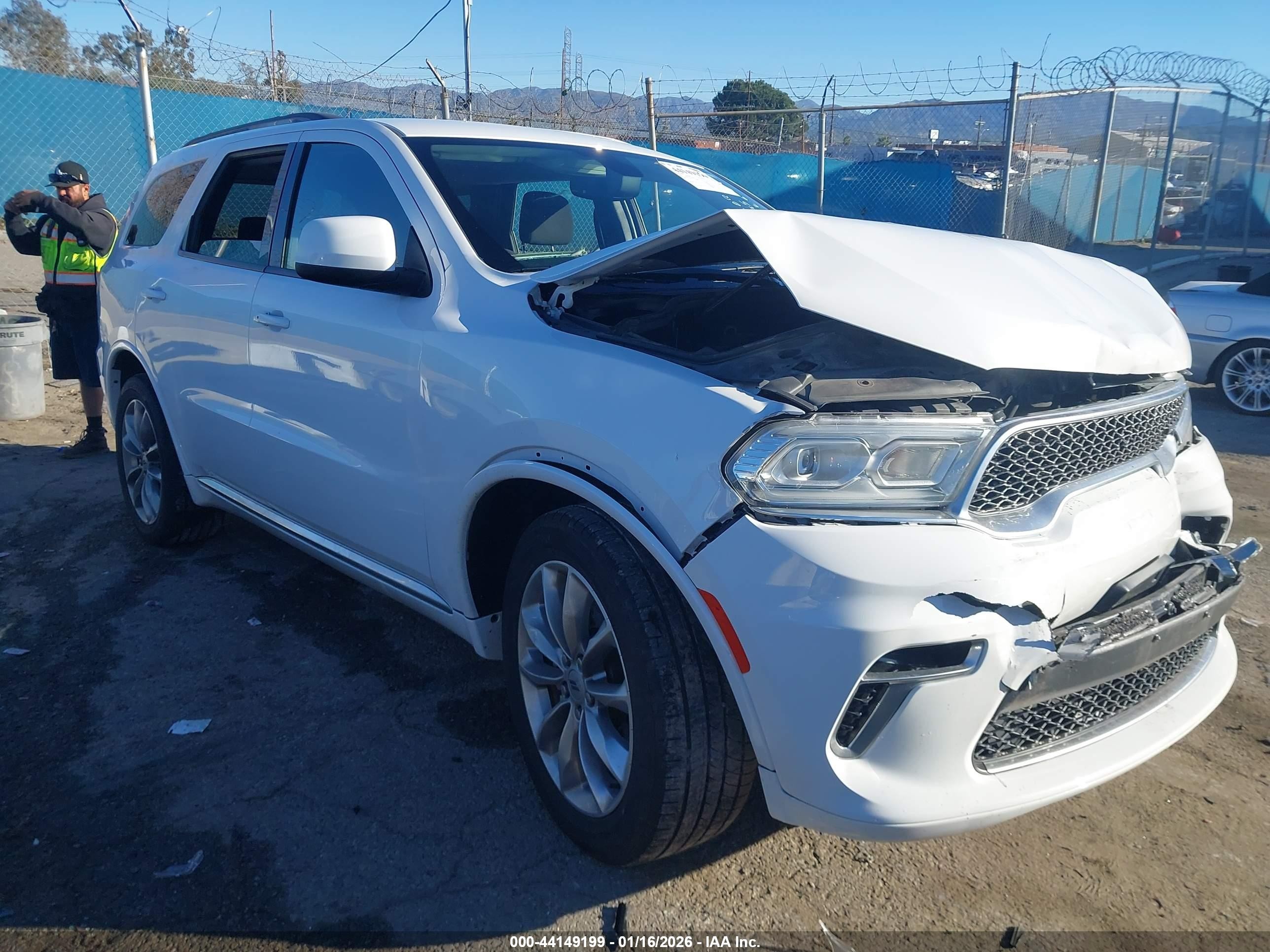 2022 Dodge Durango SXT, VIN 1C4RDHAG5NC131484 — Front end
