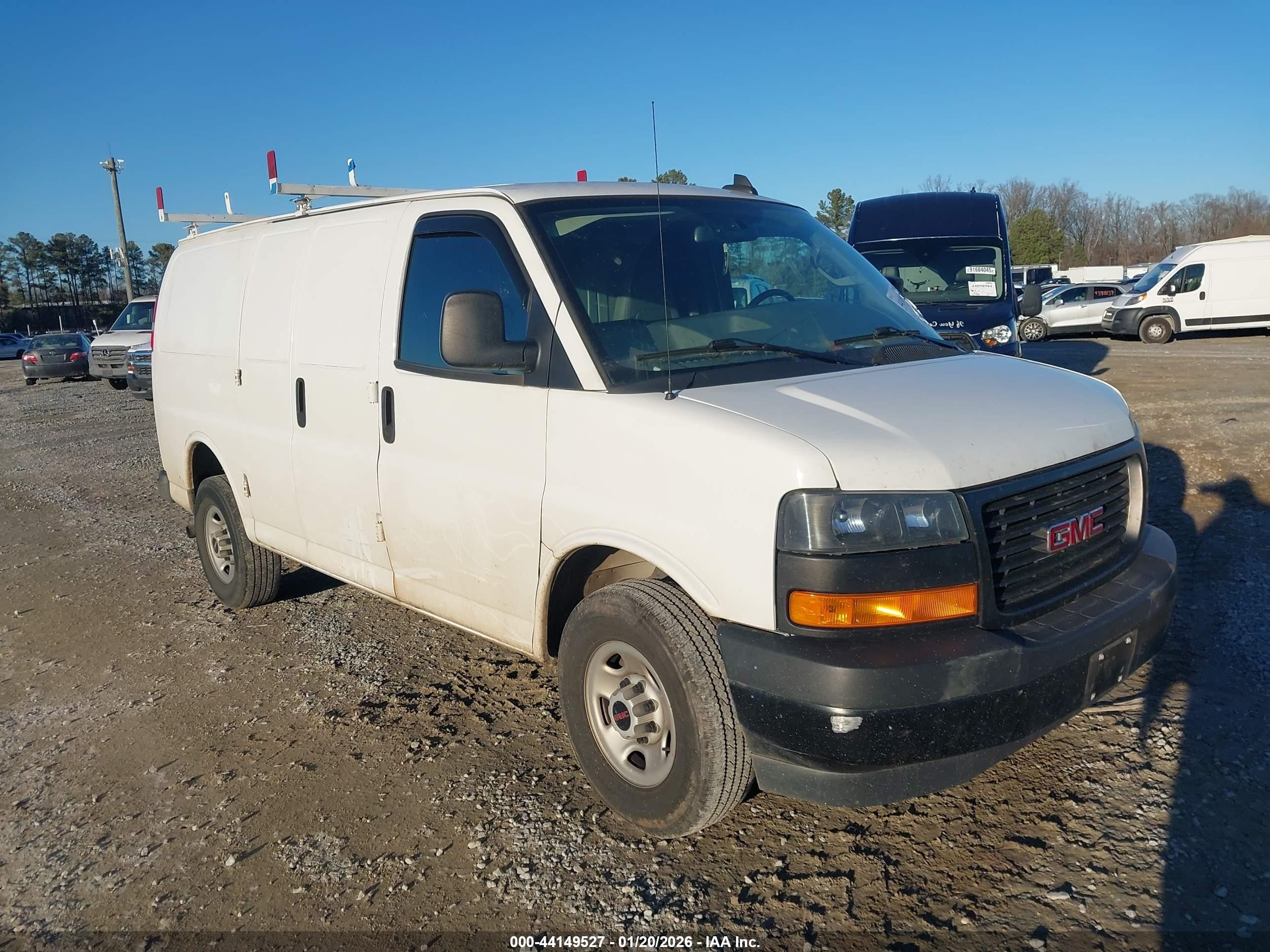 2023 GMC Savana Cargo, VIN 1GTW7AFPXP1110302 — Front end