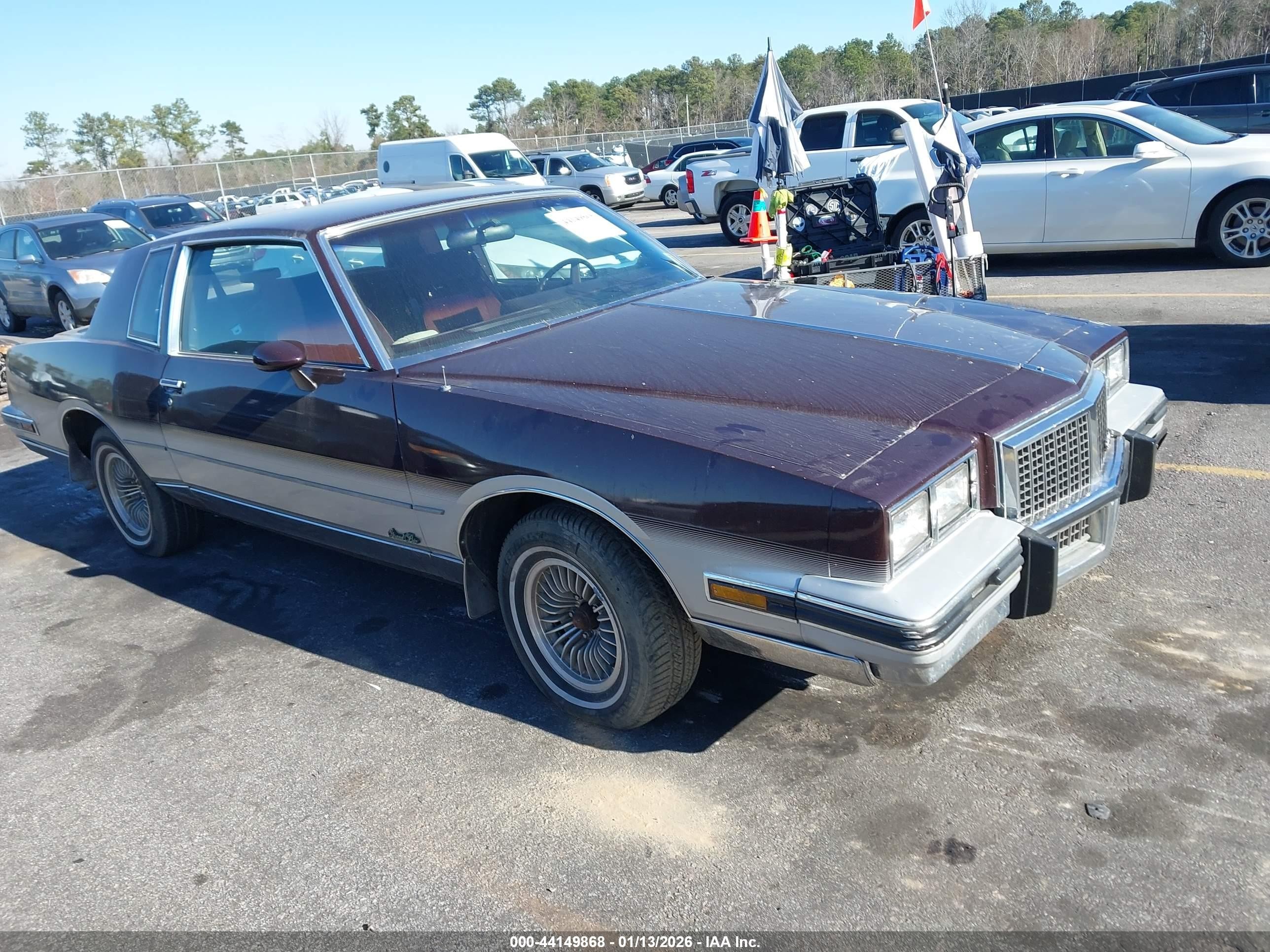 1987 Pontiac Grand Prix, VIN 2G2GJ11H7H2212611 — Normal wear