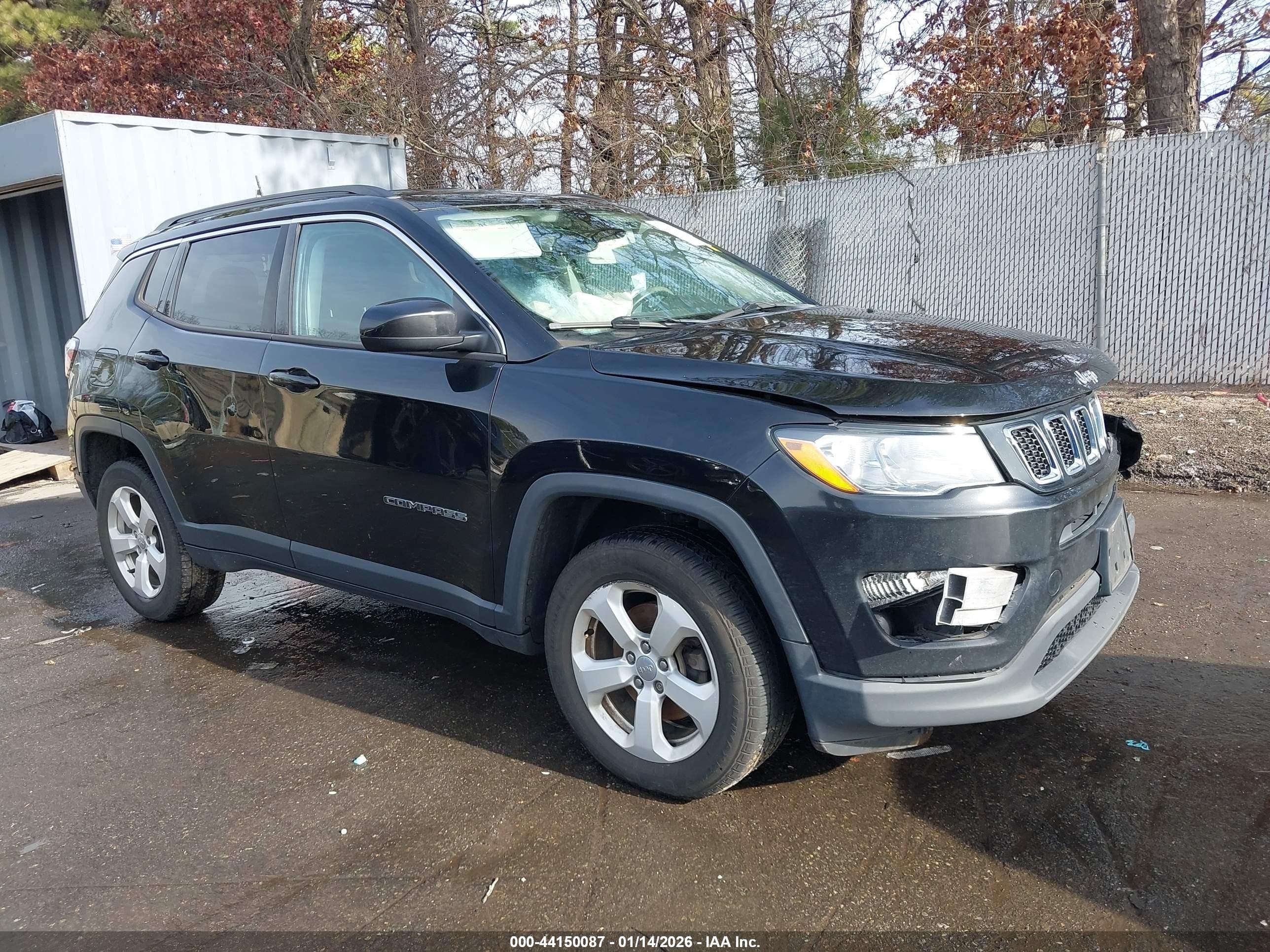 2020 Jeep Compass Latitude, VIN 3C4NJDBB3LT197231 — Front end