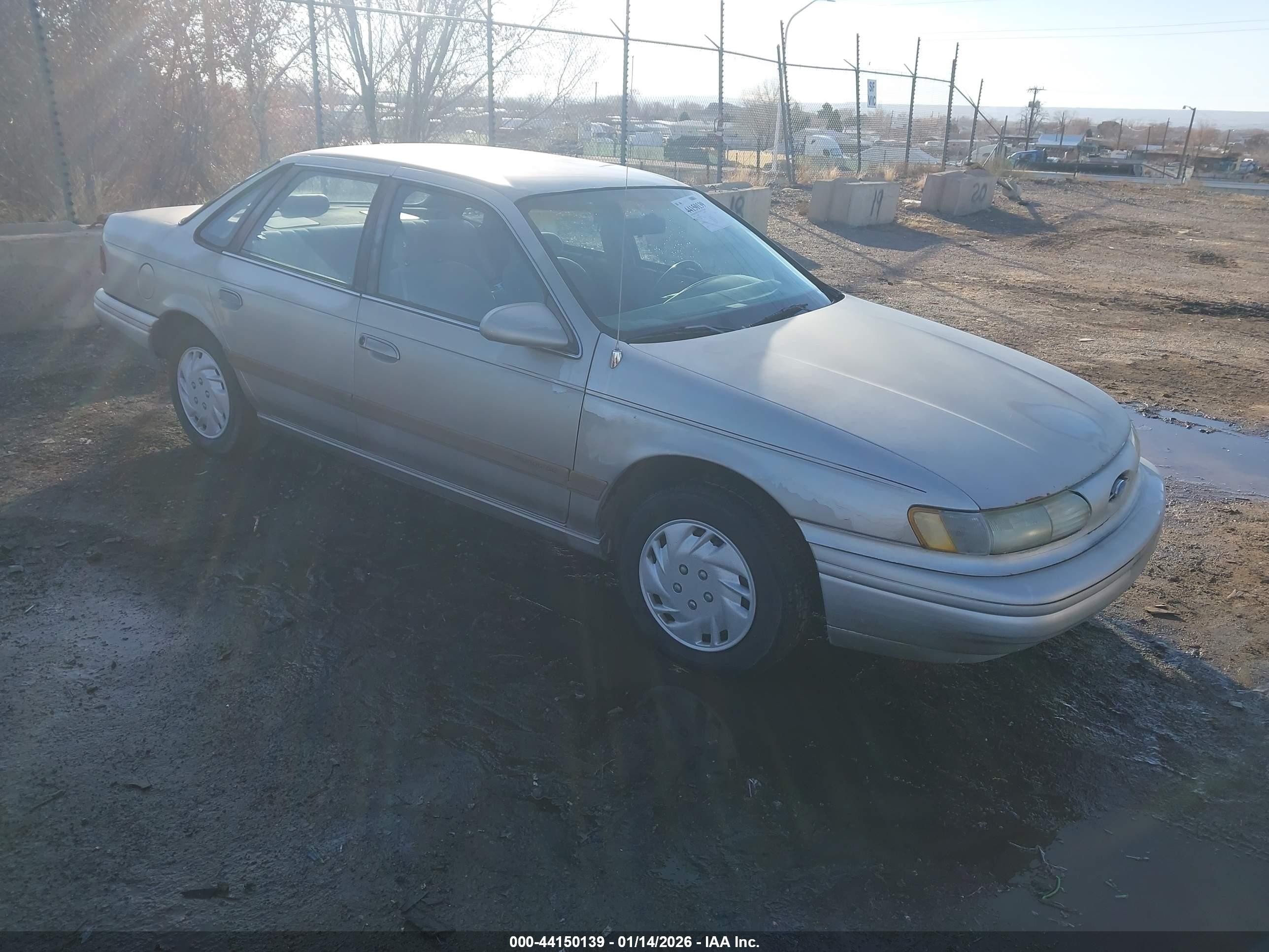 1994 Ford Taurus GL, VIN 1FALP5240RG153462 — Rear end