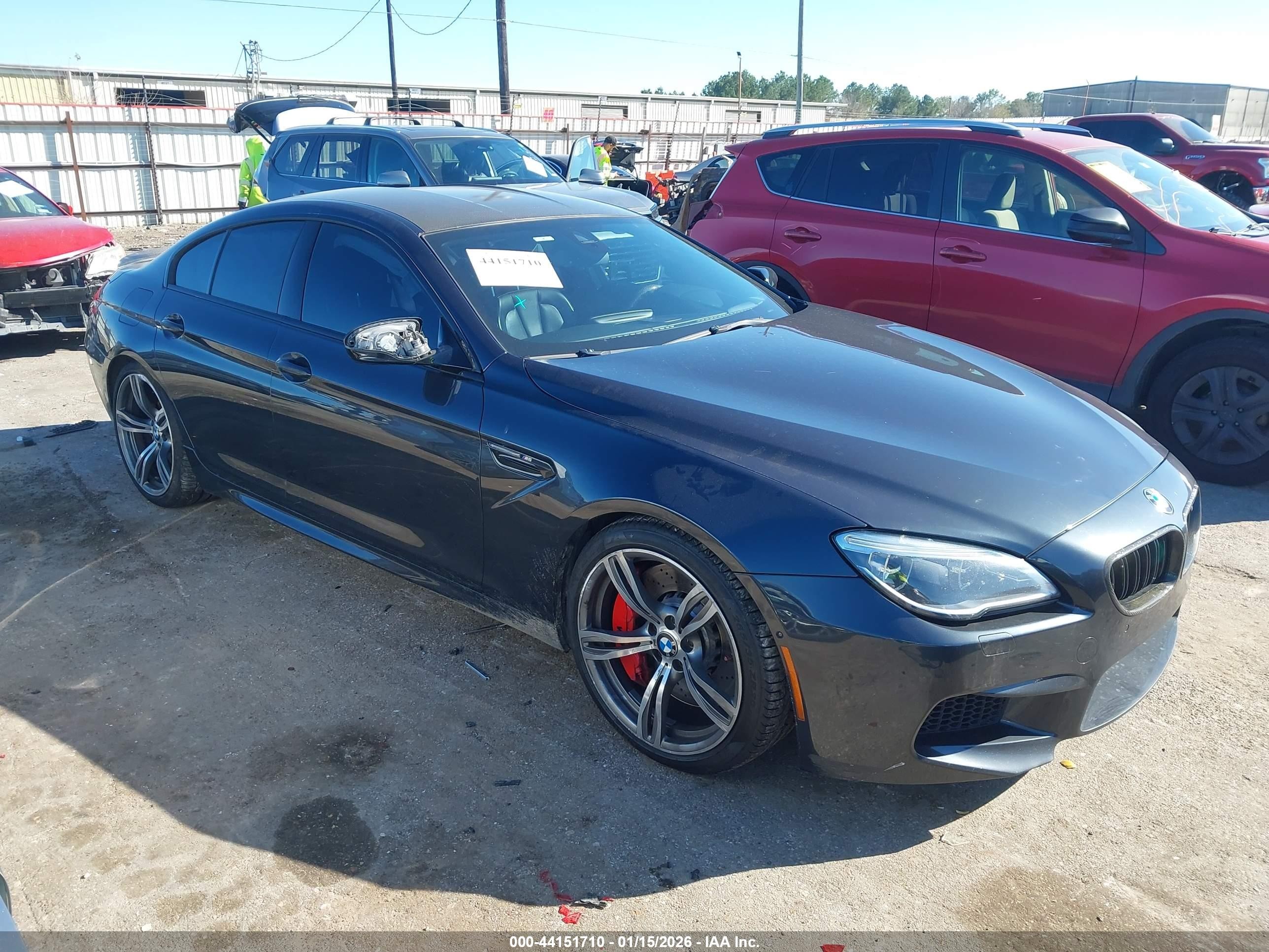 2016 BMW M6, VIN WBS6E9C53GG437220 — Зад