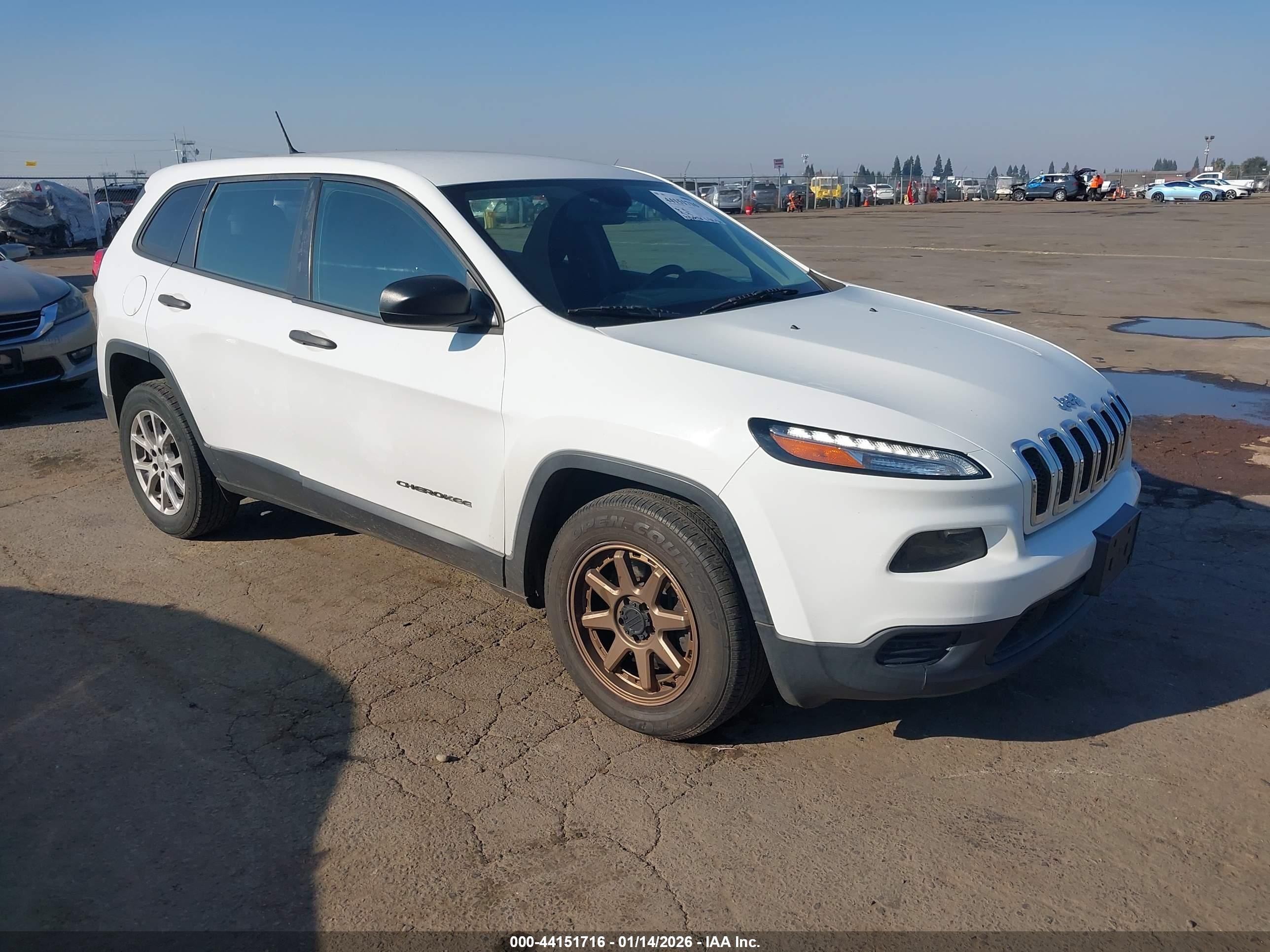 2015 Jeep Cherokee Sport, VIN 1C4PJMAB5FW755167 — Зад