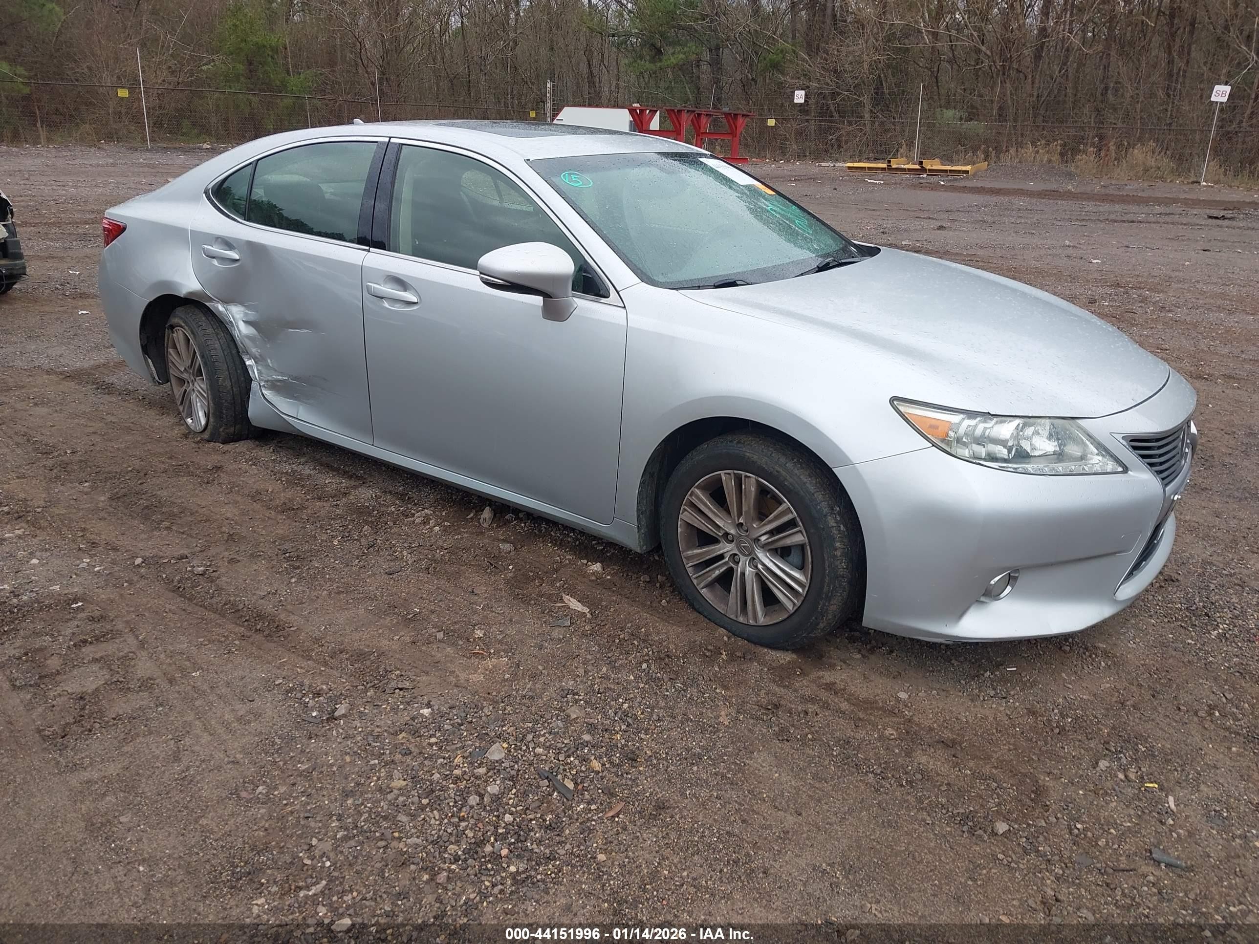 2014 Lexus ES 330, VIN JTHBK1GG6E2139779 — Side