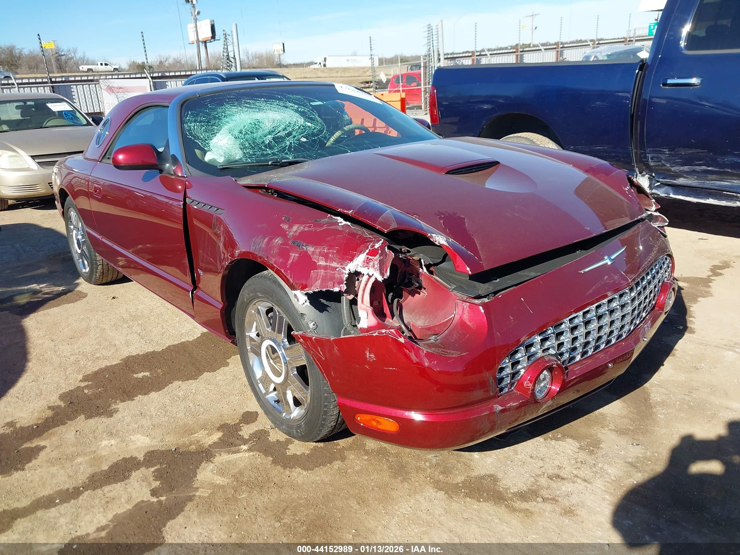 2004 Ford Thunderbird Deluxe, VIN 1FAHP60A94Y104445 — Перед