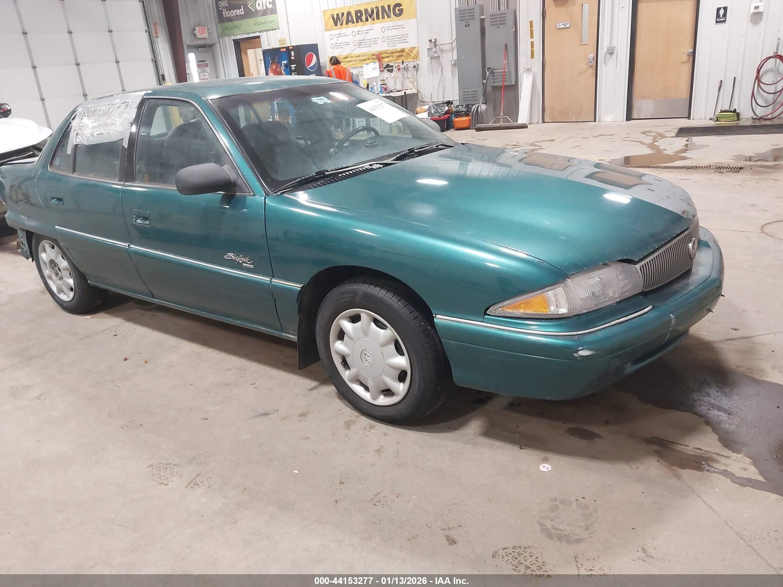 1996 Buick Skylark Limited SK, VIN 1G4NJ52M6TC418545 — Зад