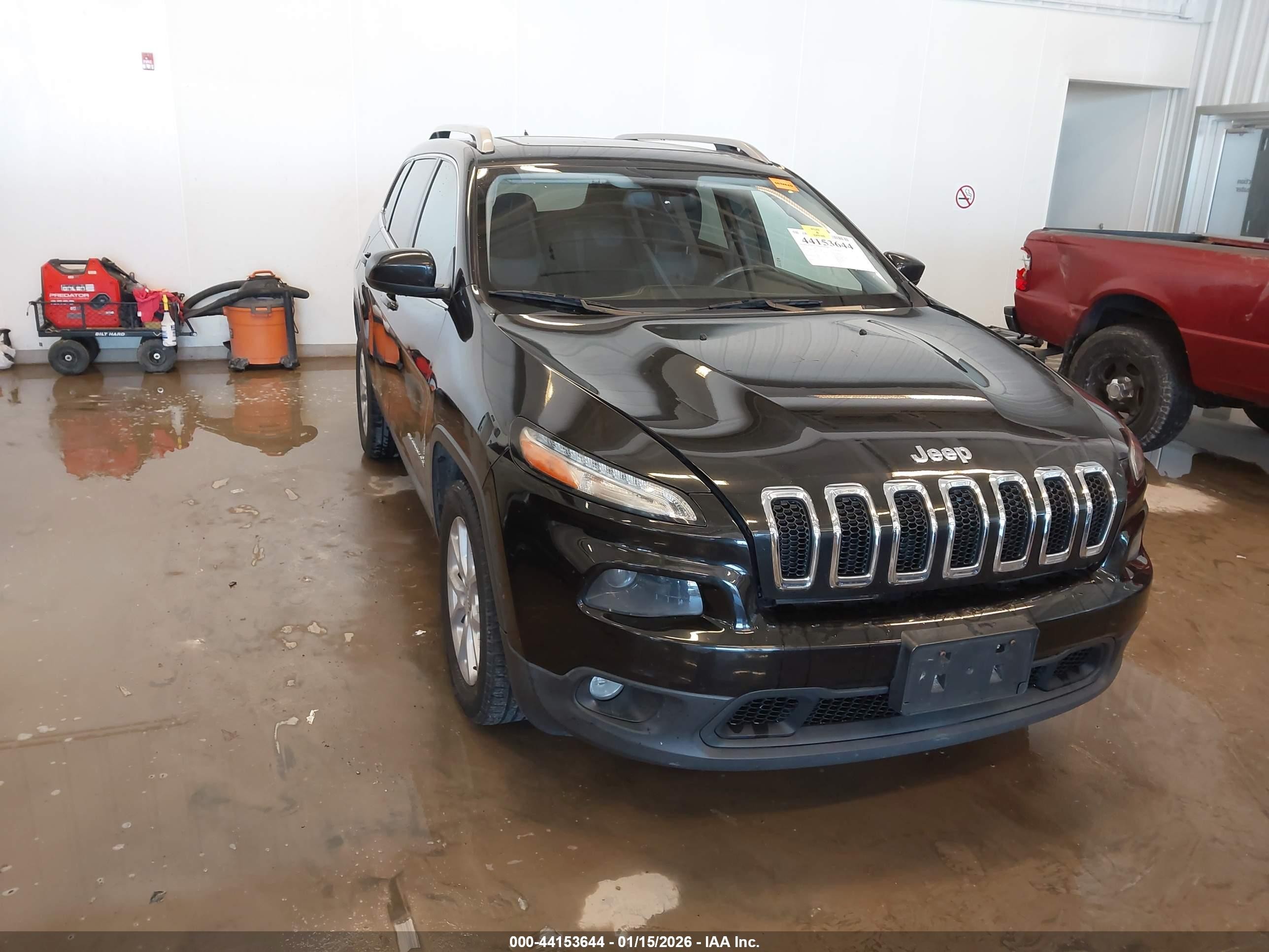 2014 Jeep Cherokee Latitude, VIN 1C4PJLCS1EW103586 — Перед