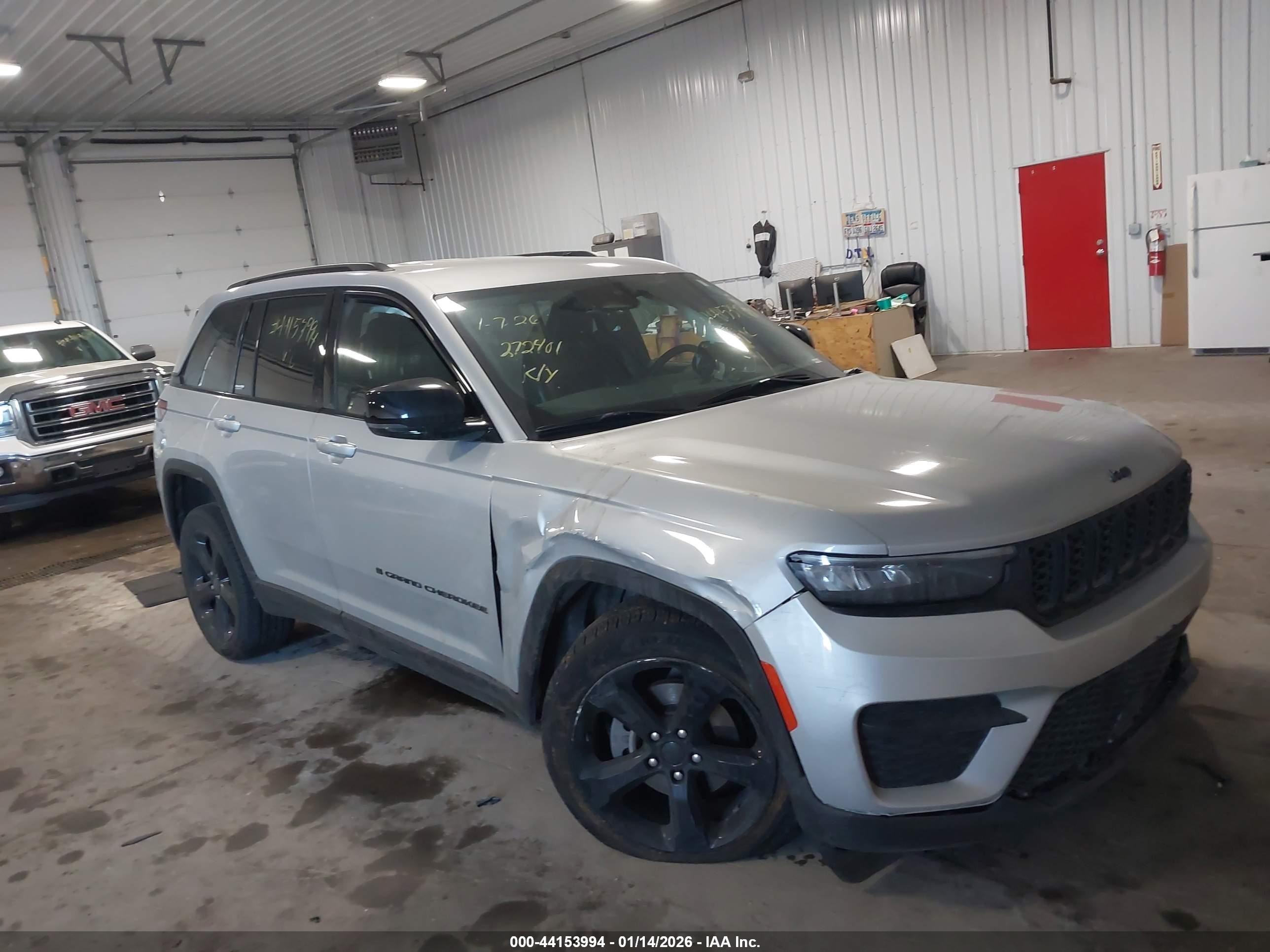 2023 Jeep Grand Cherokee Laredo, VIN 1C4RJHAGXPC640580 — Front end