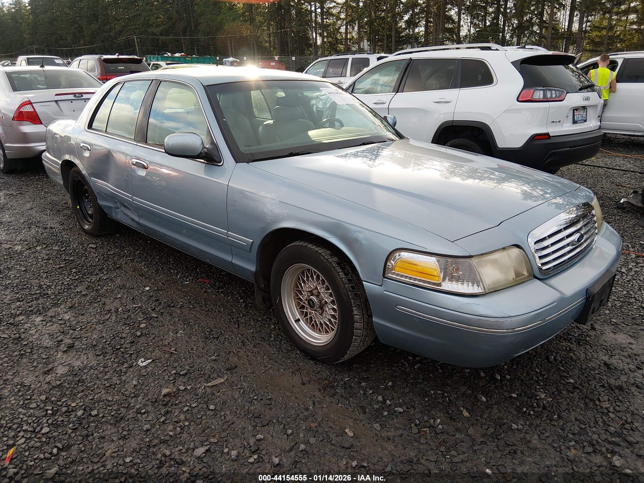 2002 Ford Crown Victoria LX, VIN 2FAFP74W72X109773 — Side