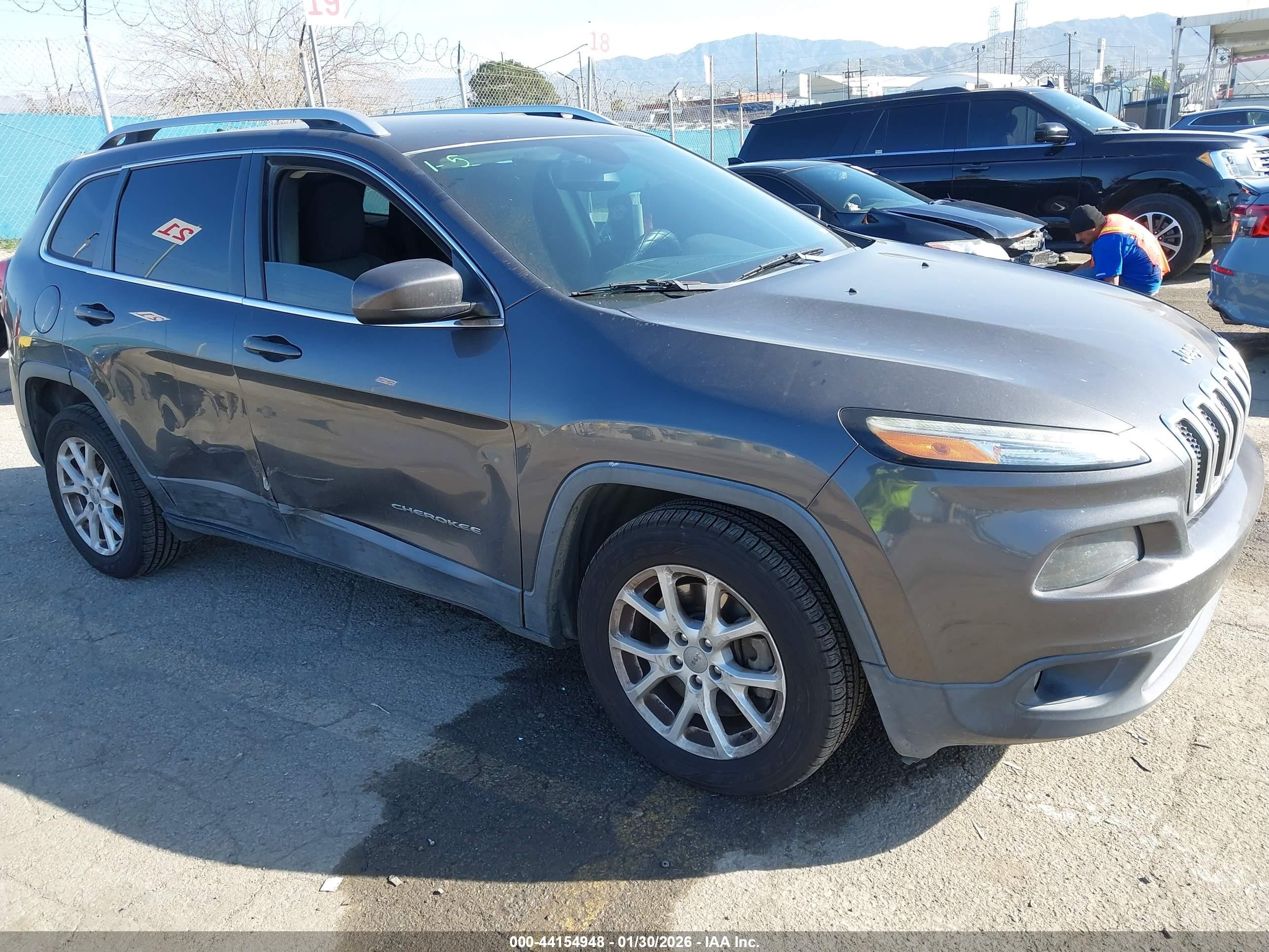 2016 Jeep Cherokee Altitude, VIN 1C4PJLCS0GW307864 — Side