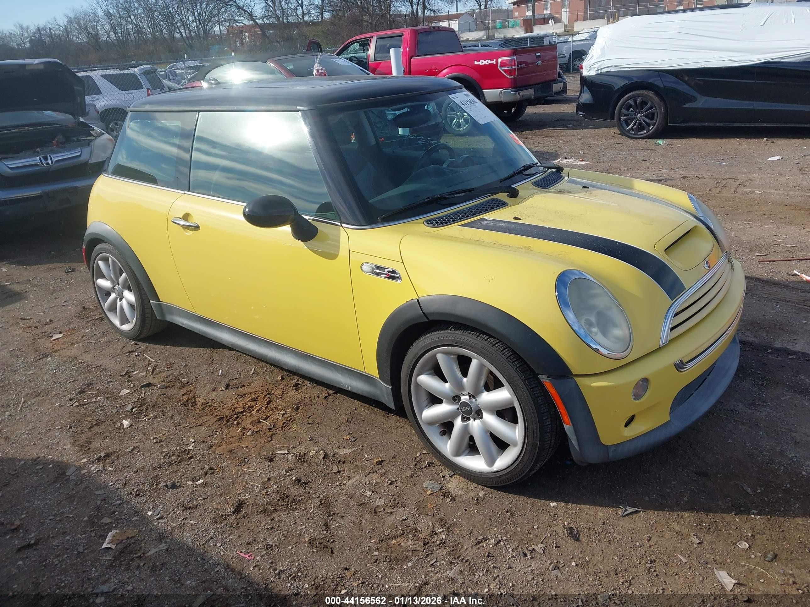 2002 MINI Hardtop S, VIN WMWRE33482TD55413 — Normal wear