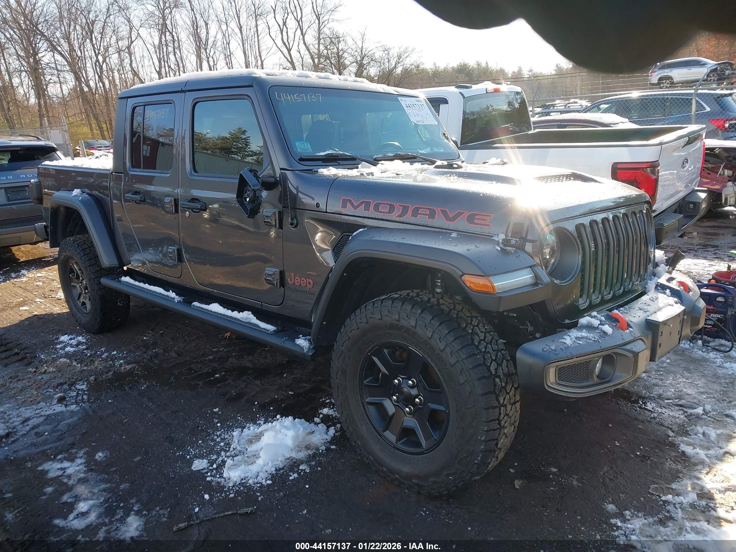2021 Jeep Gladiator Mojave, VIN 1C6JJTEG8ML569392 — Front end