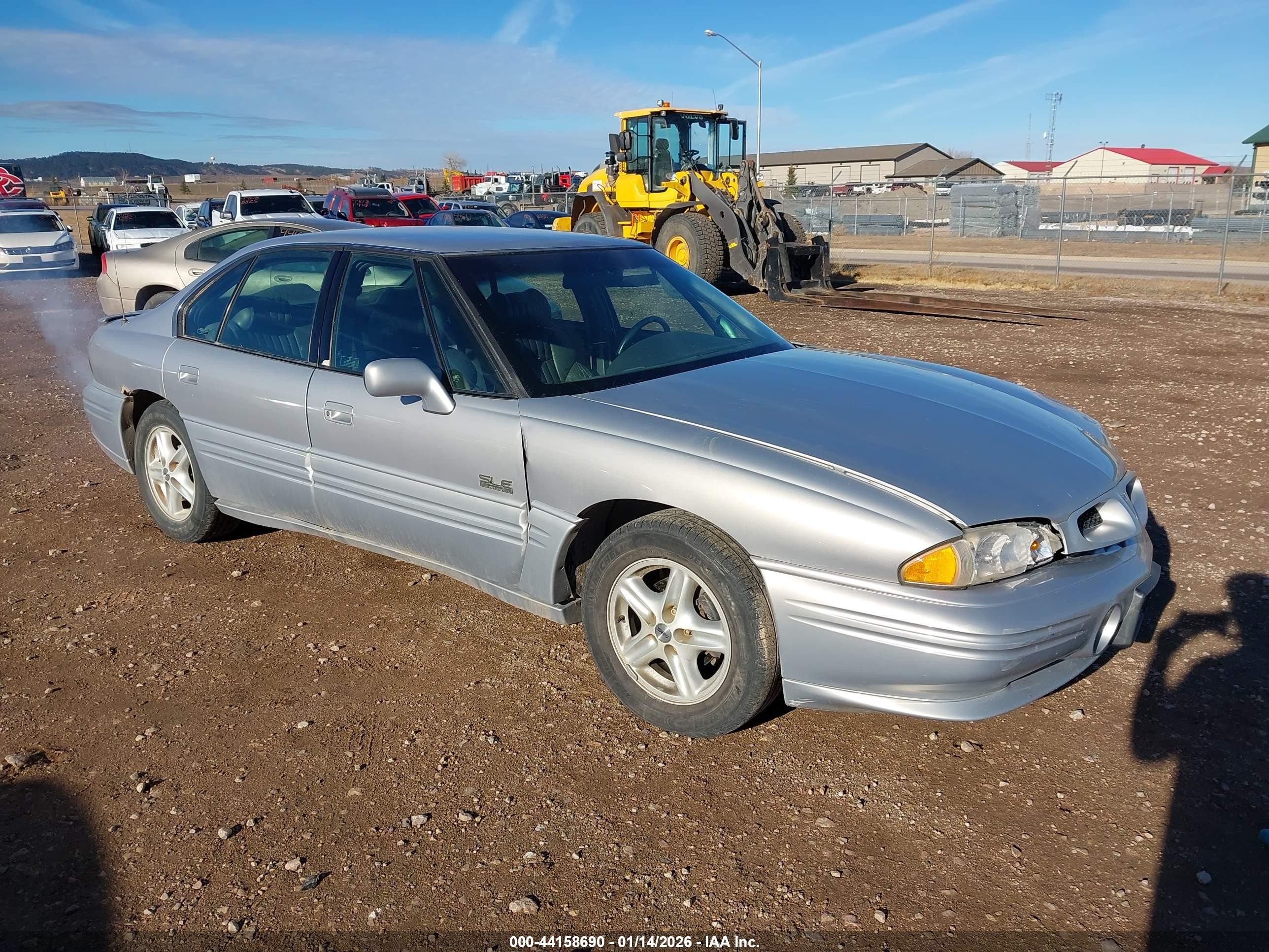 1998 Pontiac Bonneville SE, VIN 1G2HX52K5WH219321 — Front end