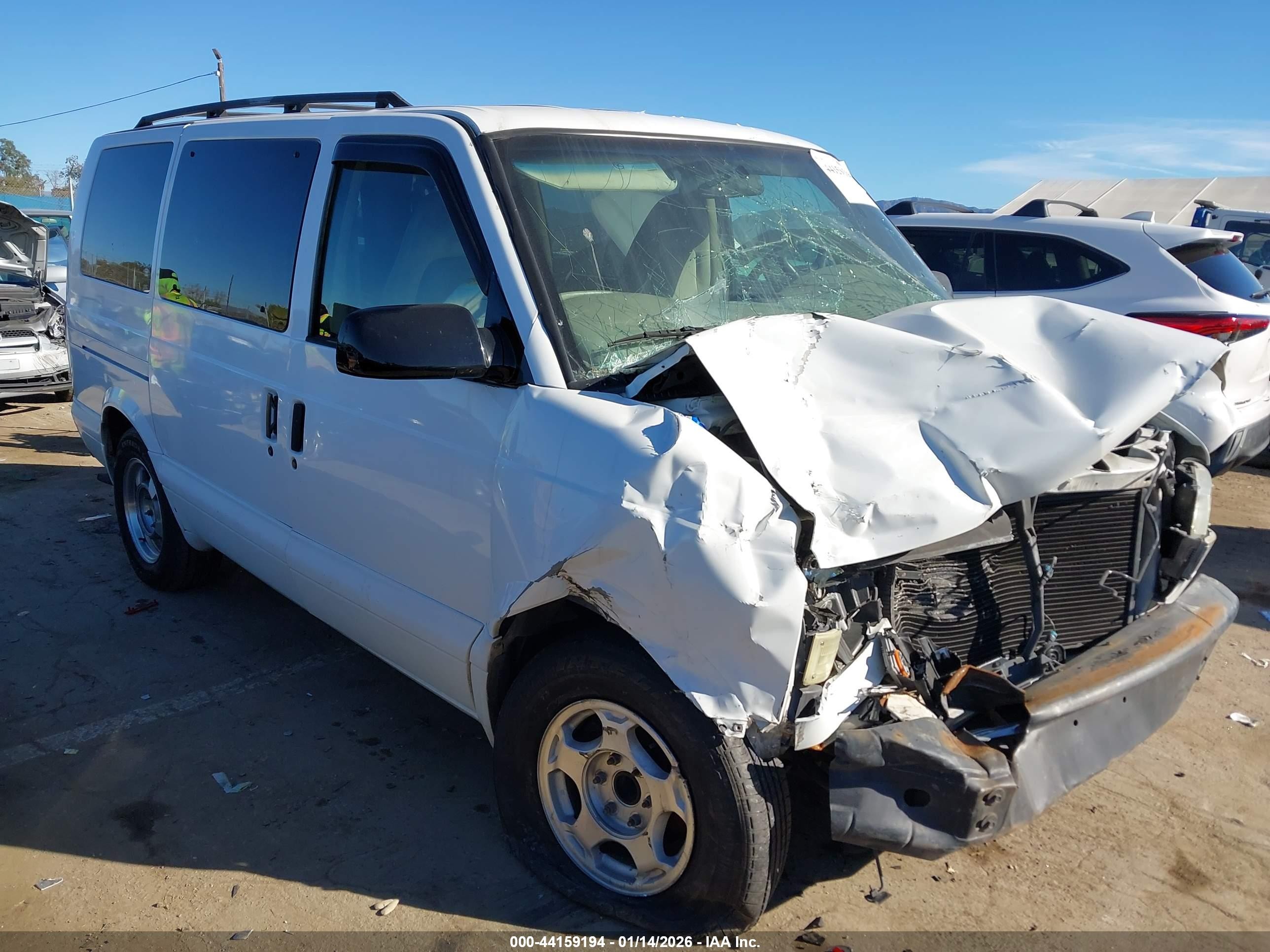 2003 GMC Safari, VIN 1GKDM19XX3B508534 — Front end