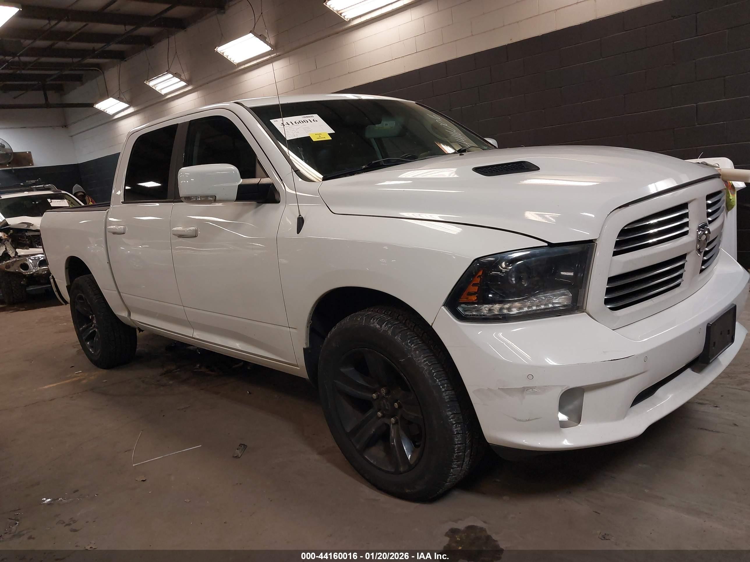 2015 Ram 1500 Sport, VIN 1C6RR7MTXFS618621 — Rear end