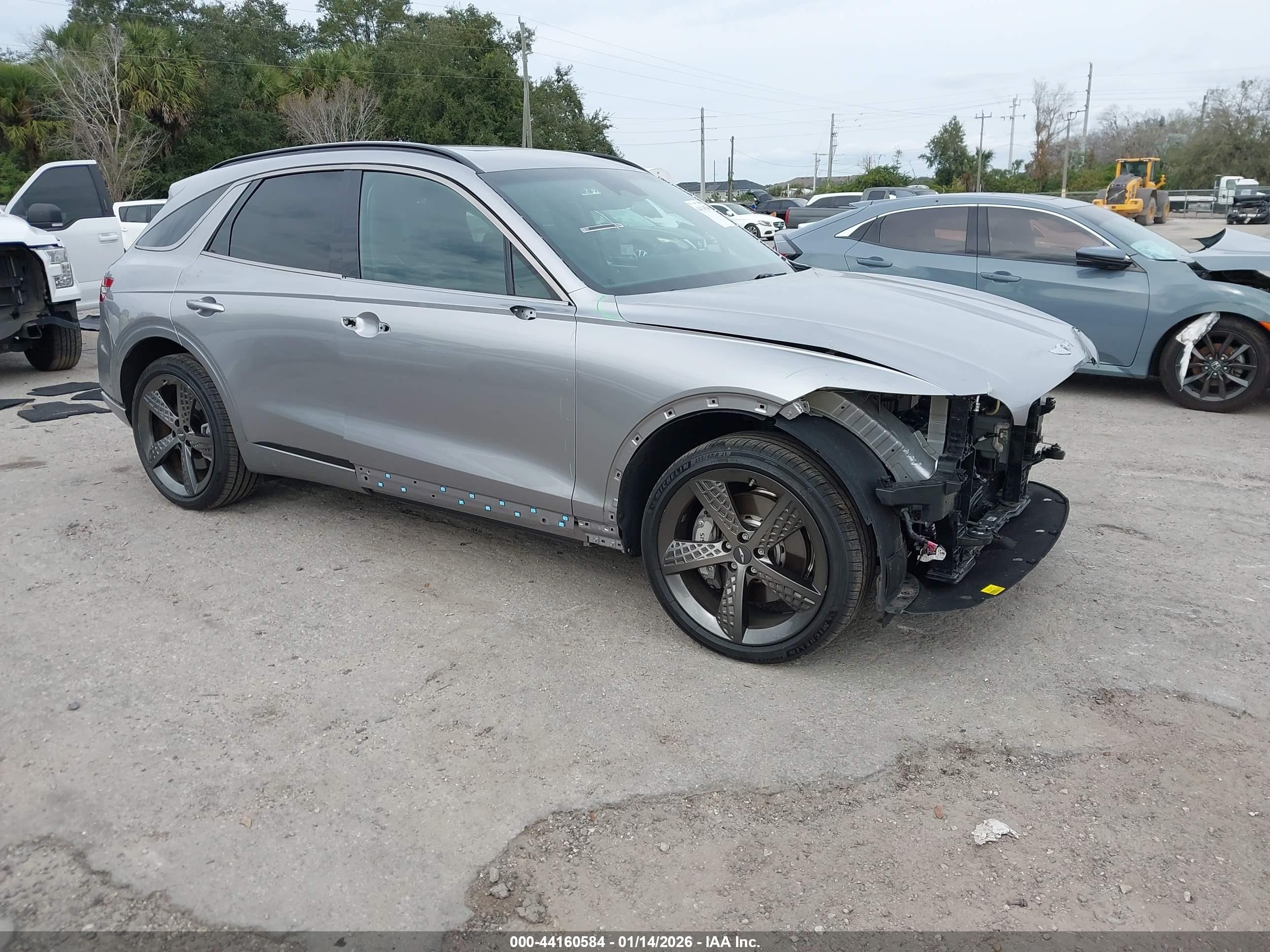 2024 Genesis GV70 2.5T, VIN 5NMMADTB2RH013512 — Front end