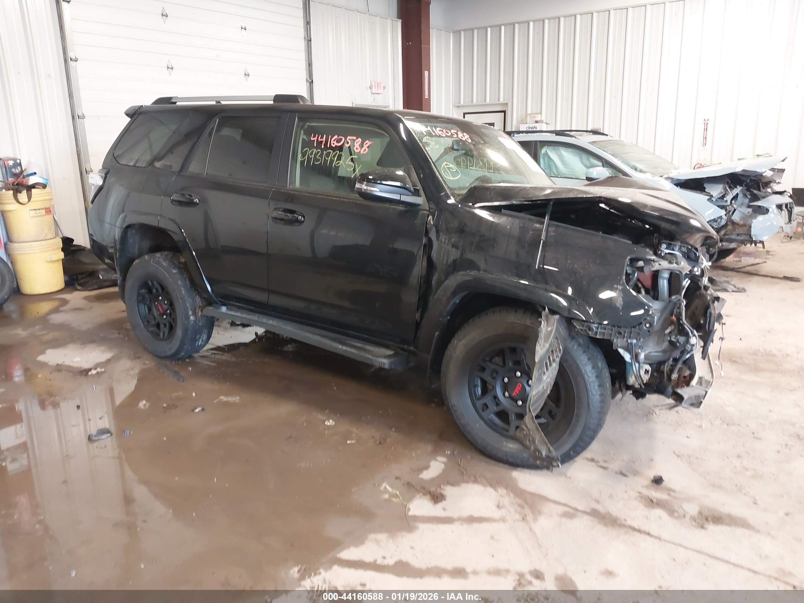 2024 Toyota 4Runner SR5 Premium, VIN JTENU5JR9R6259273 — Front end