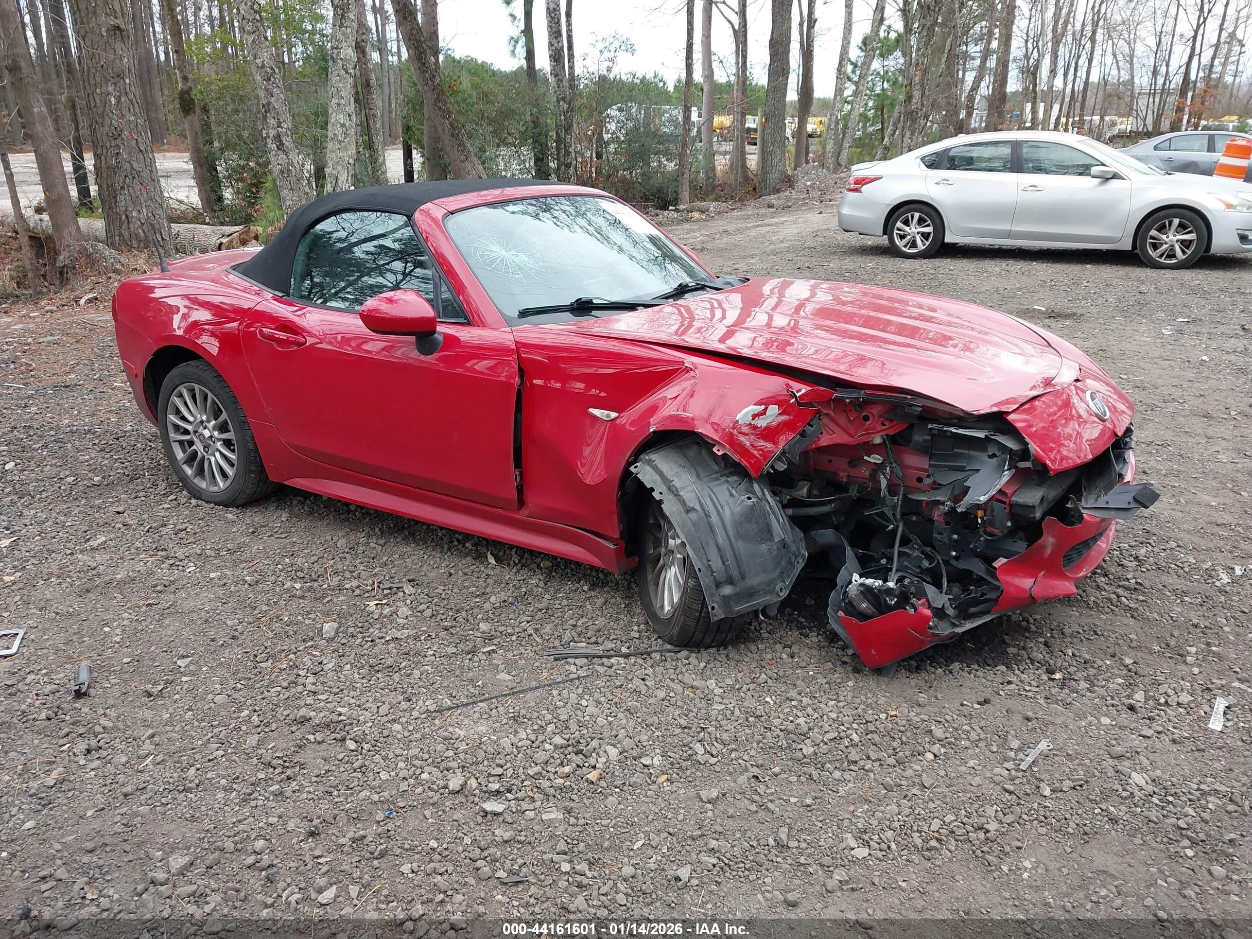 2018 FIAT 124 Spider Classica, VIN JC1NFAEKXJ0137529 — Front end