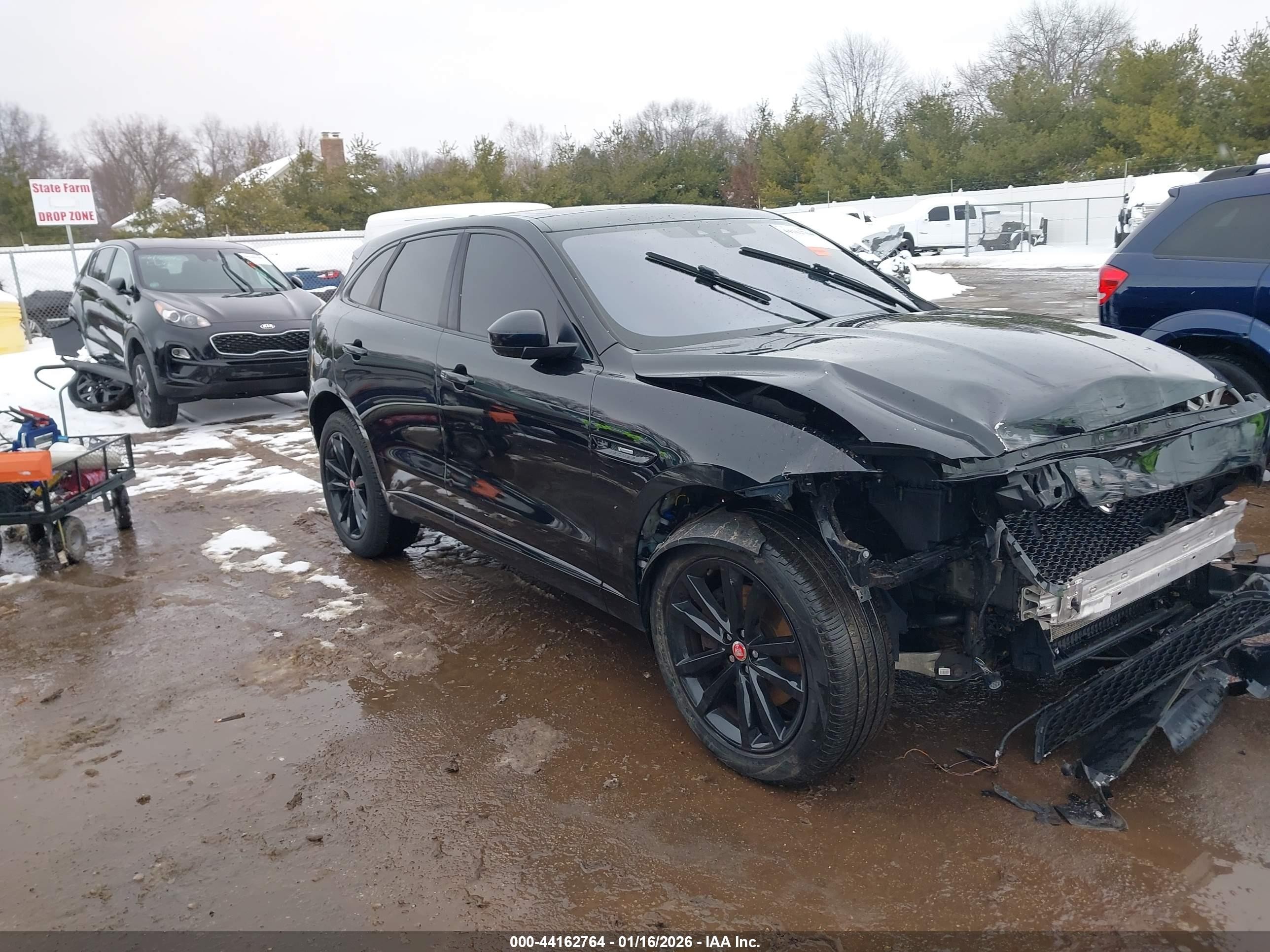 2017 Jaguar F-Pace 35t R-Sport, VIN SADCL2BV4HA490526 — Front end