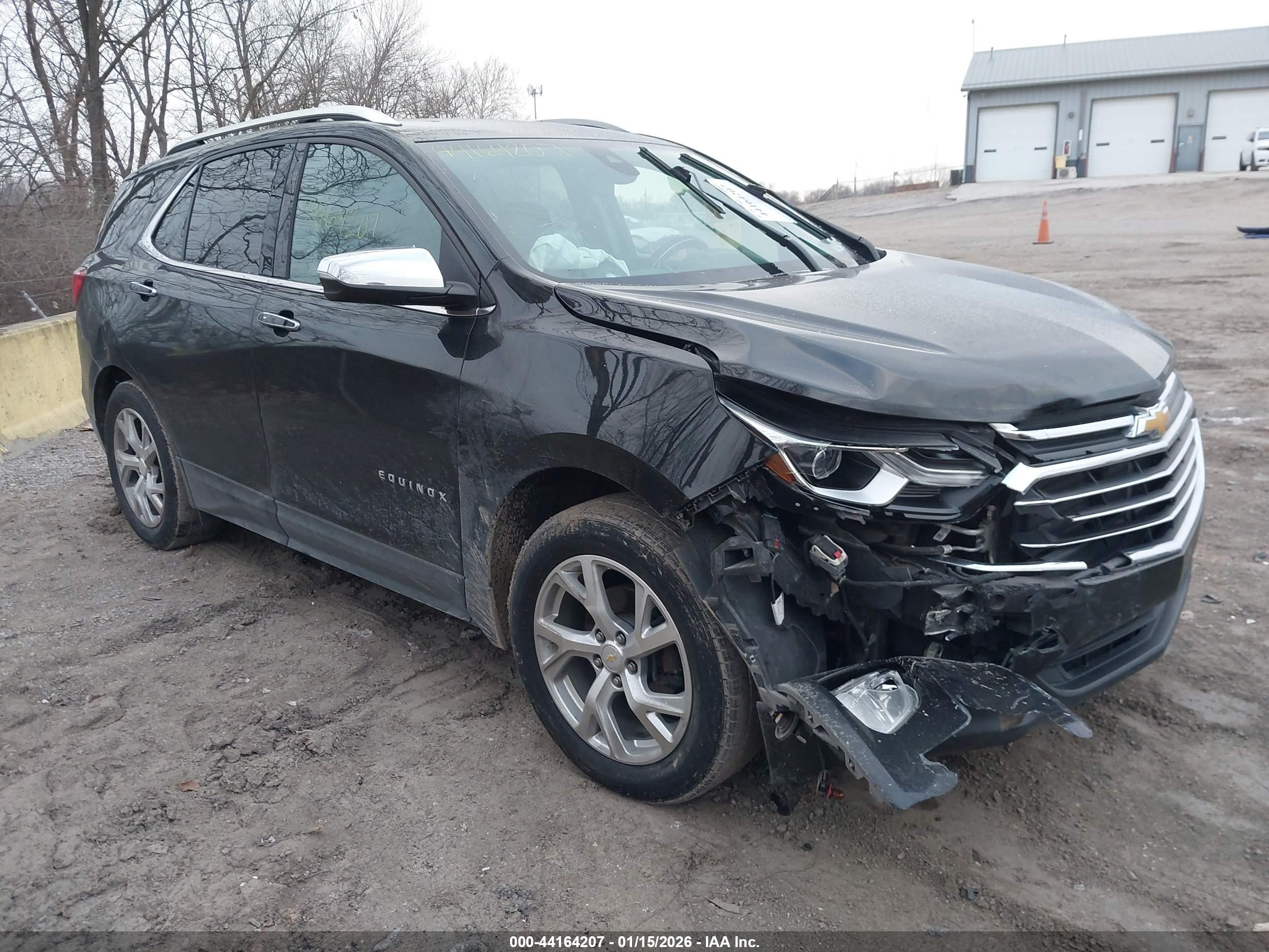 2020 Chevrolet Equinox Premier, VIN 2GNAXNEV6L6229058 — Front end