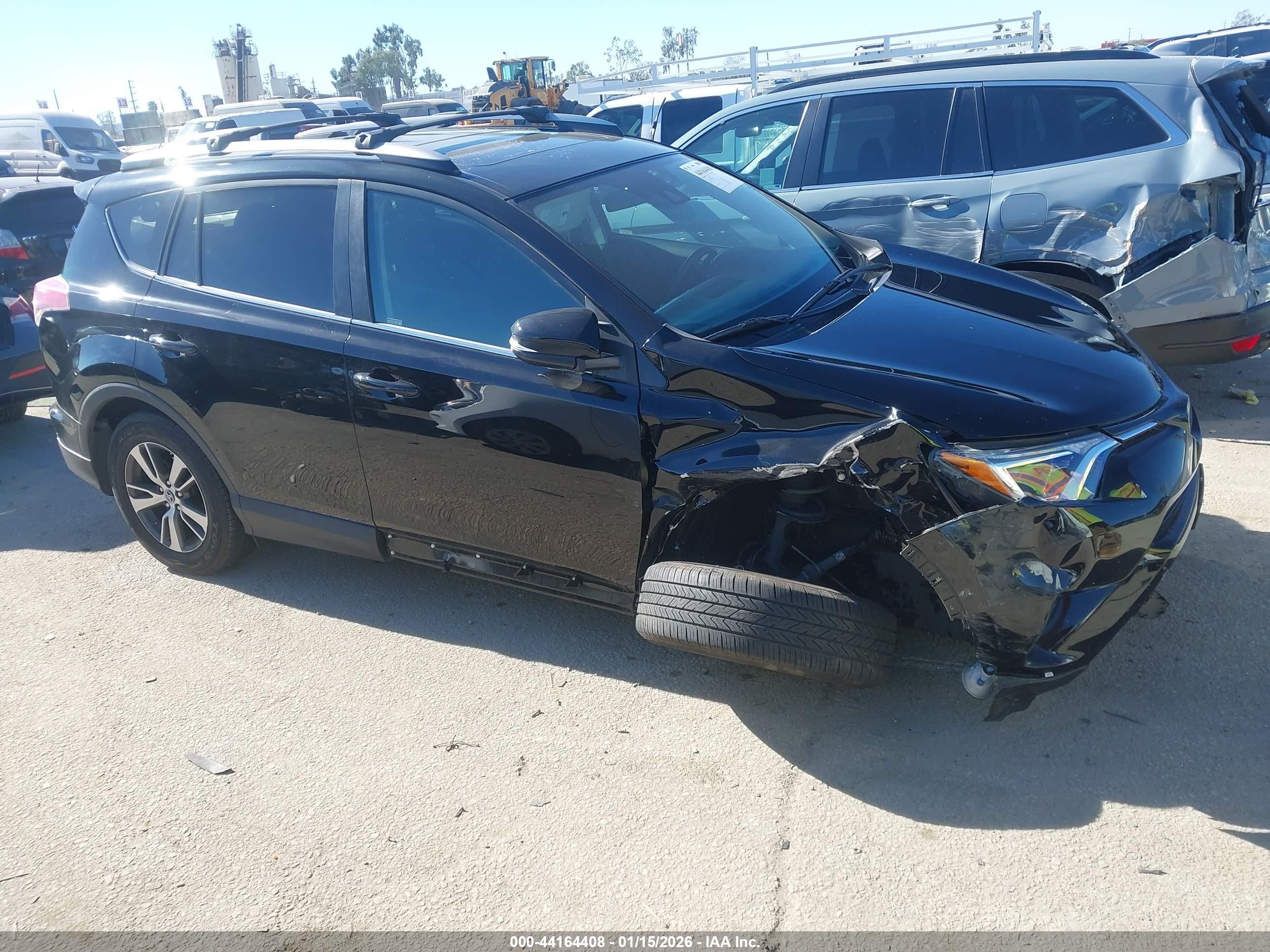 2017 Toyota RAV4 XLE, VIN 2T3RFREV3HW654142 — Front end