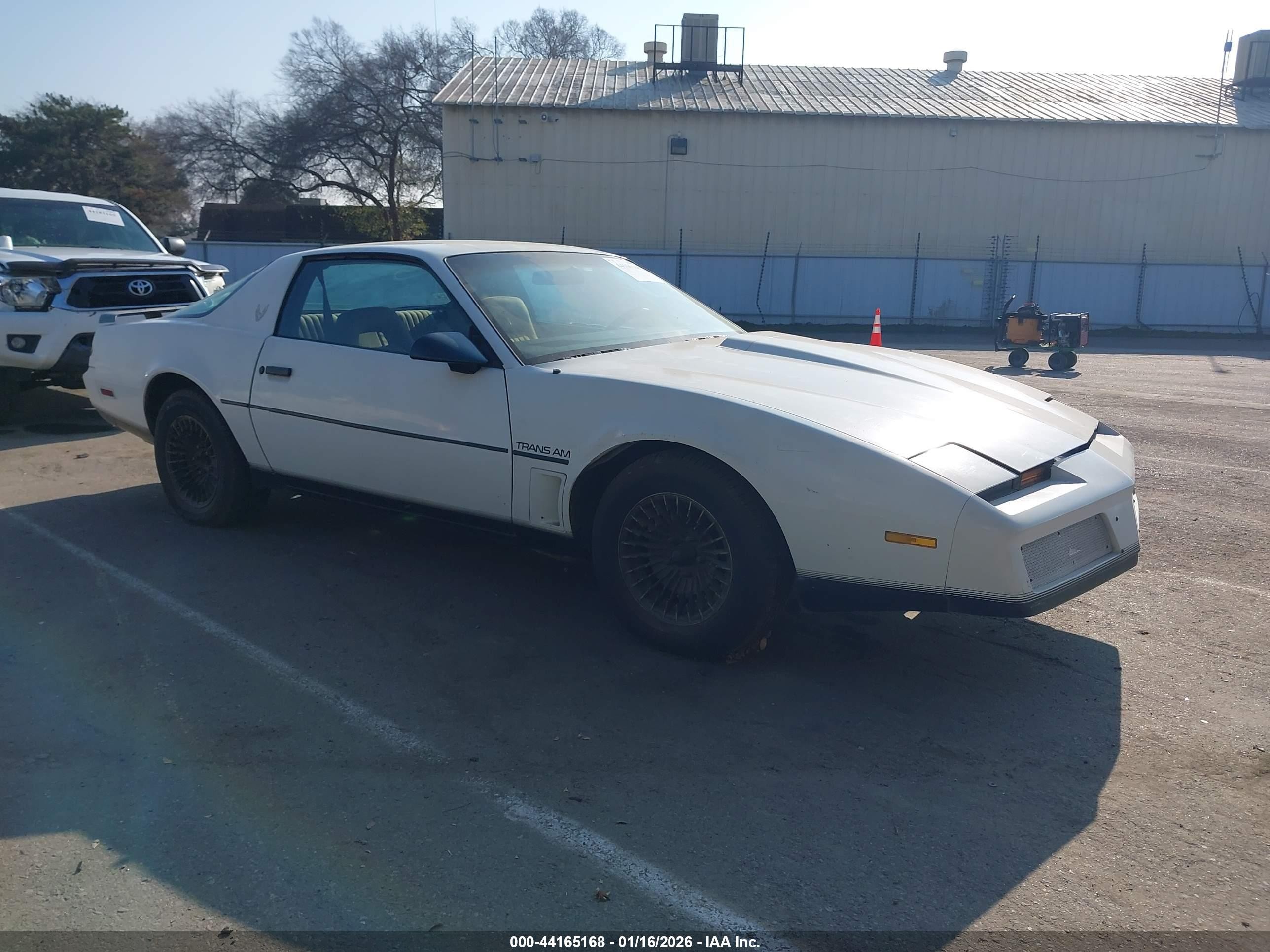 1982 Pontiac Firebird, VIN 1G2AW87H7CL564815 — Rear end