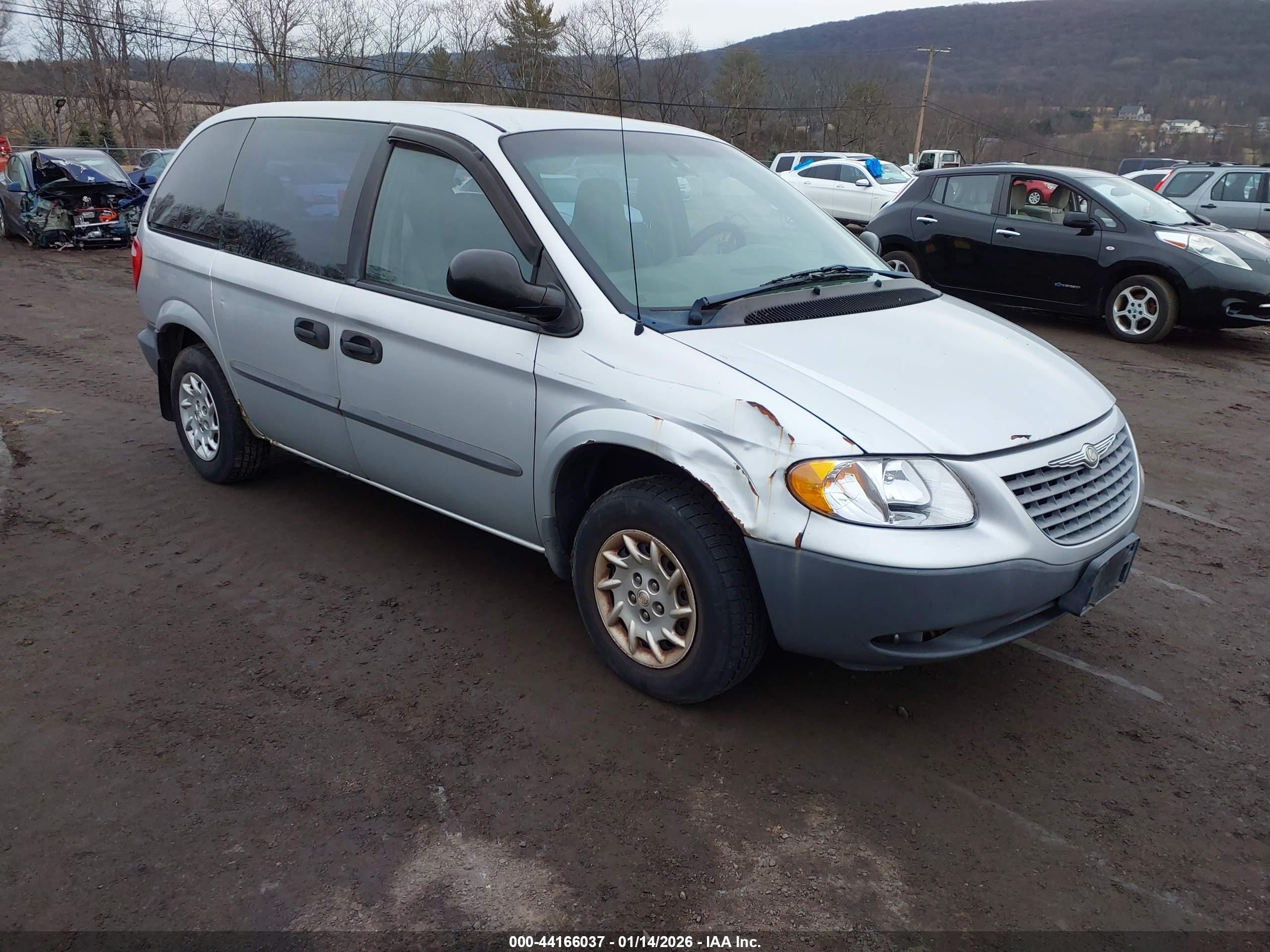 2002 Chrysler Voyager, VIN 1C4GJ25B72B521547 — Фото с аукциона 1 of 5
