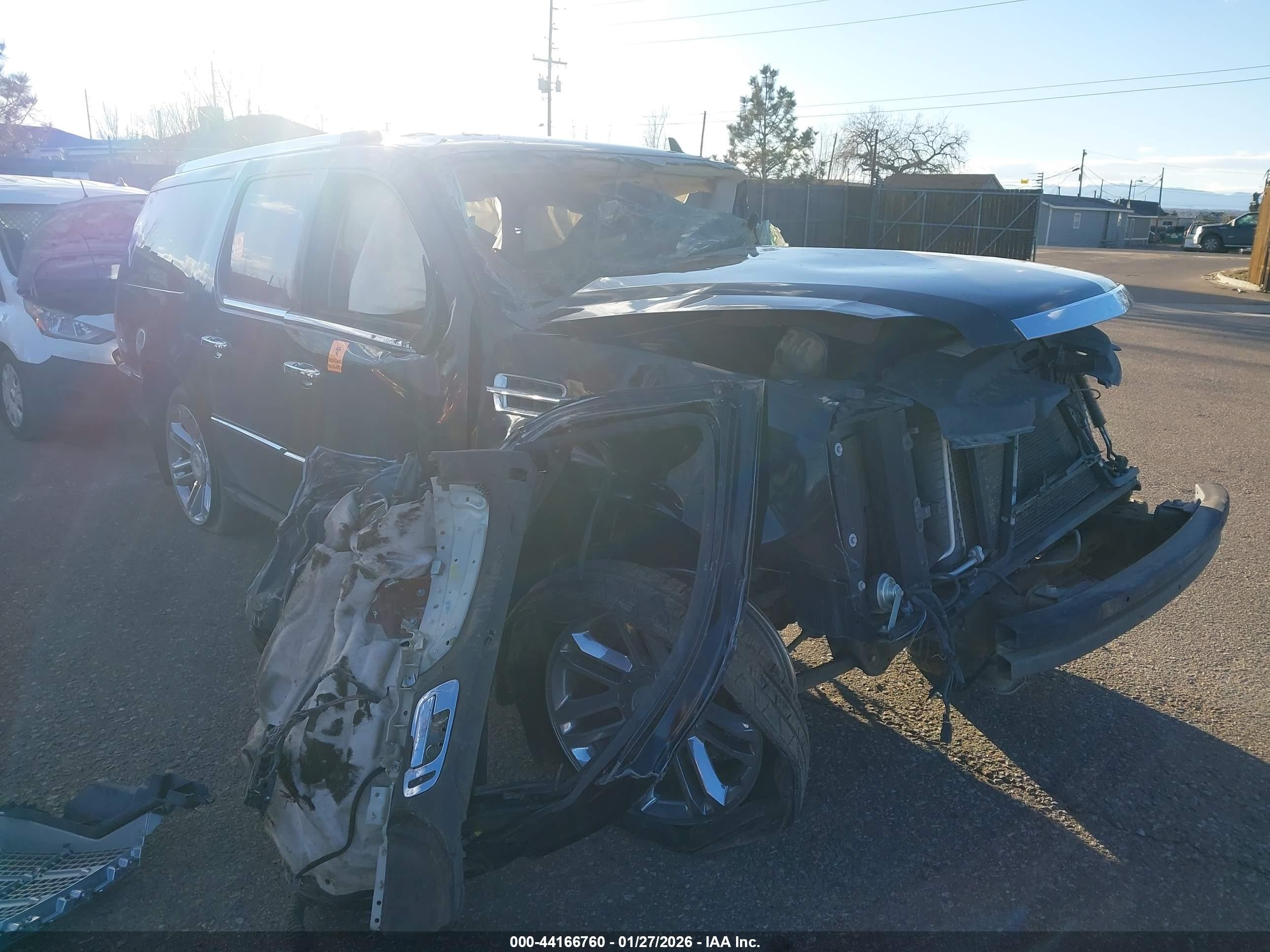 2009 Cadillac Escalade ESV Platinum Edition, VIN 1GYFK36239R159435 — Бок