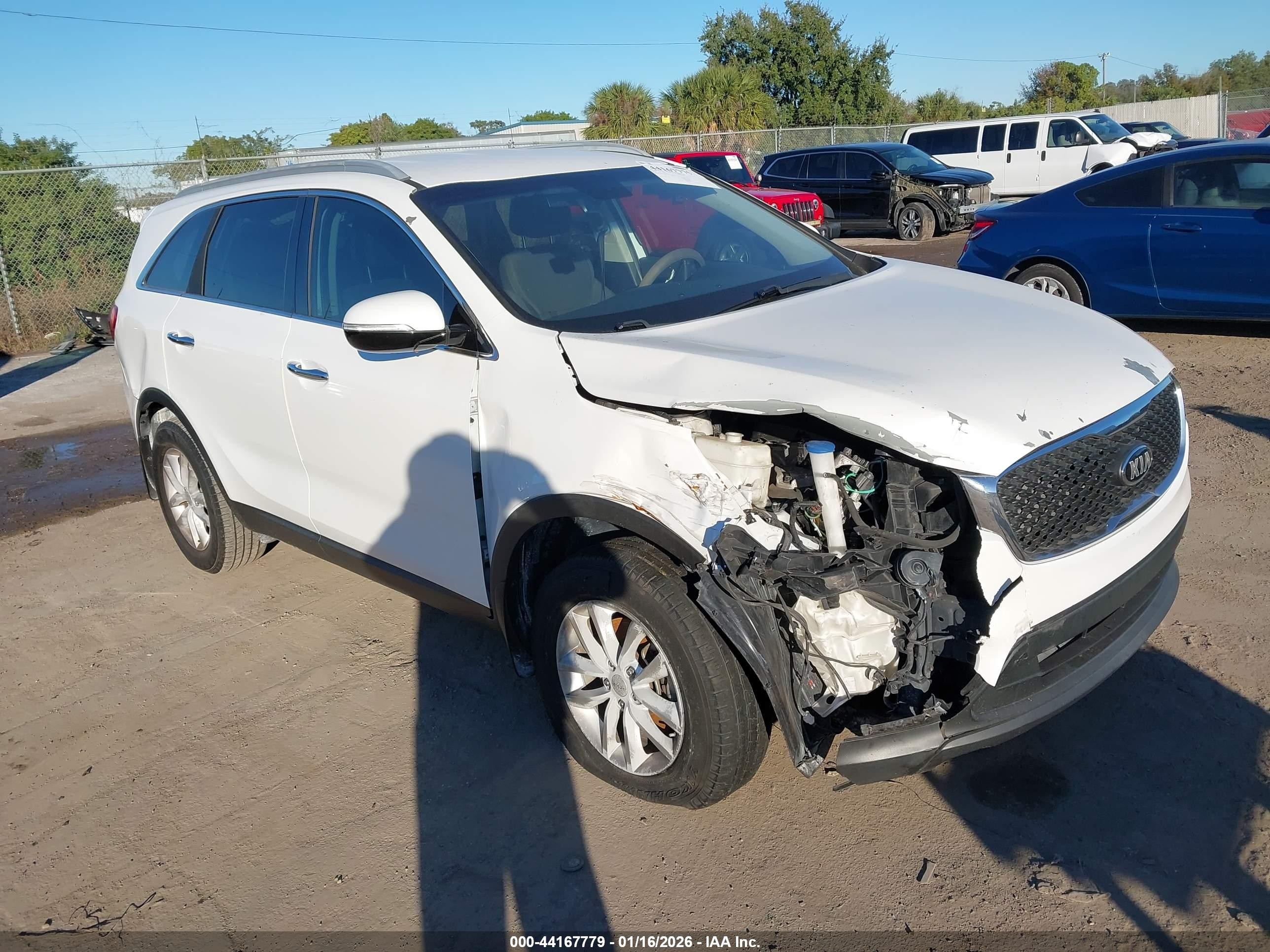 2016 Kia Sorento LX, VIN 5XYPG4A31GG096204 — Front end