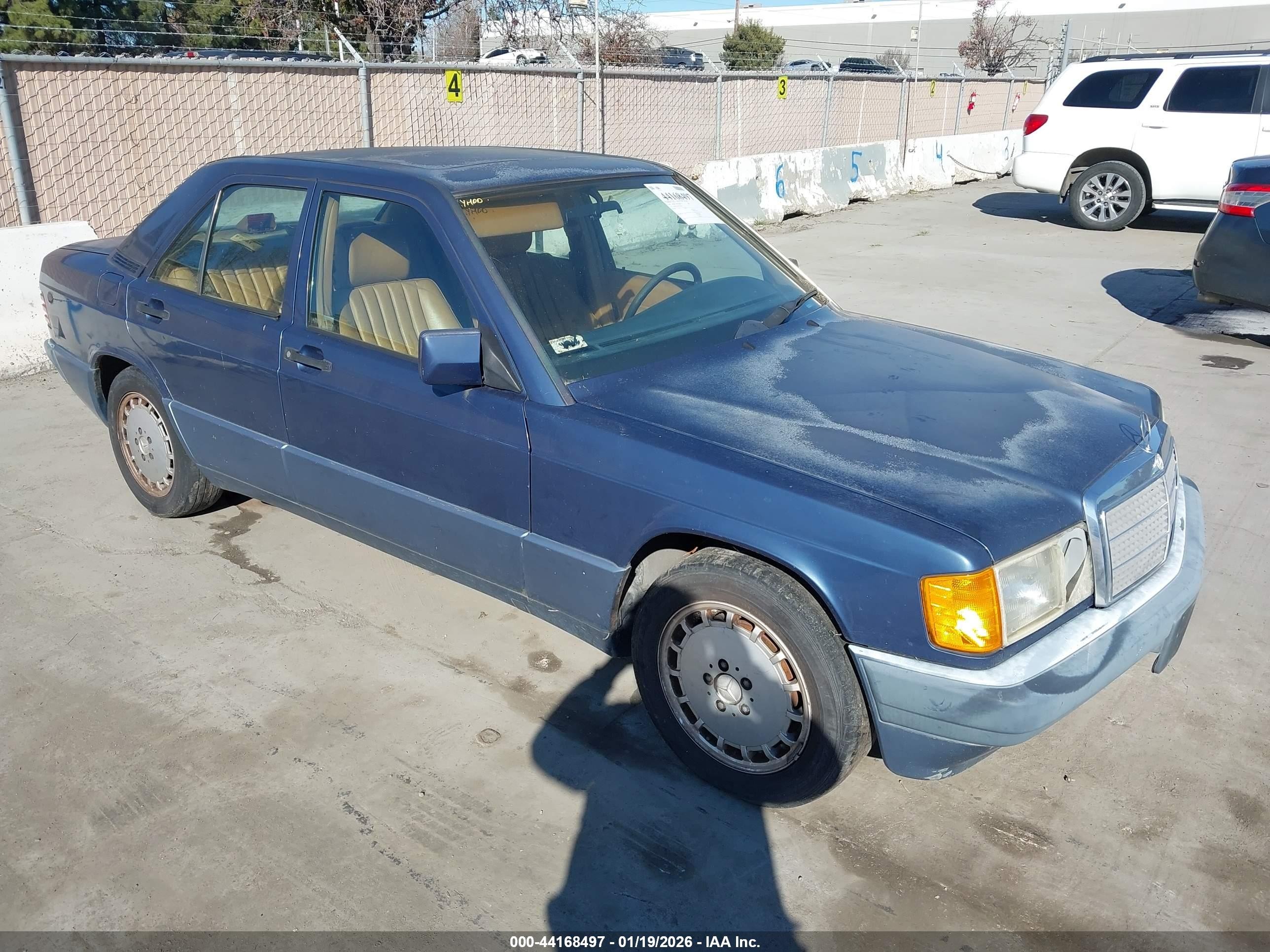 1993 Mercedes-Benz 190, VIN WDBDA29D0PG065818 — Front end