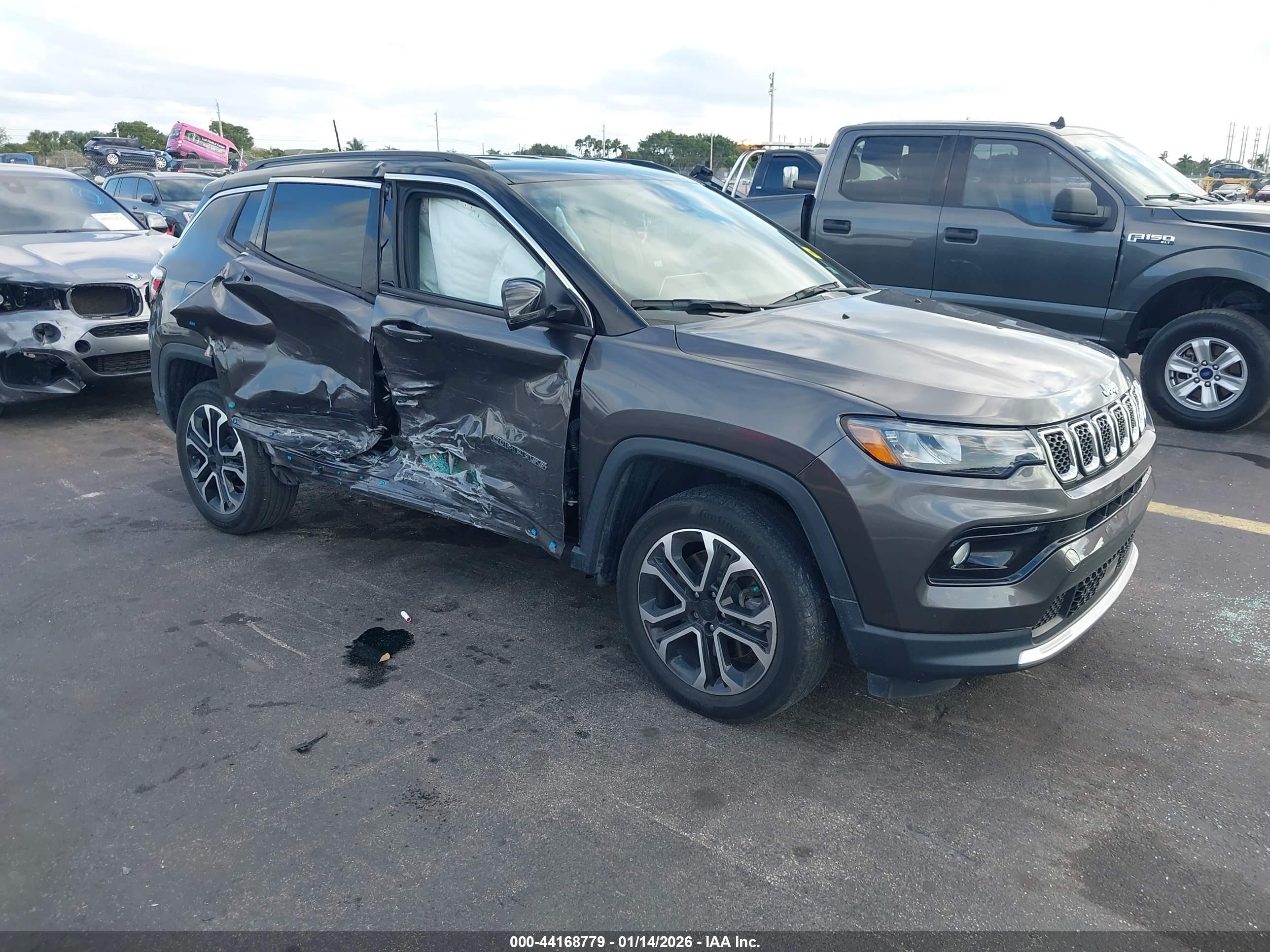 2023 Jeep Compass Limited, VIN 3C4NJDCN7PT505936 — Side