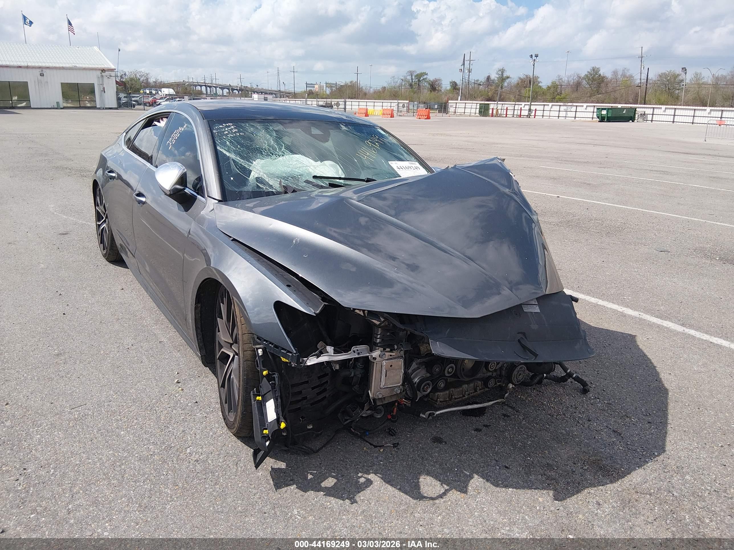 2020 Audi S7 Prestige, VIN WAUSFAF27LN090130 — Side